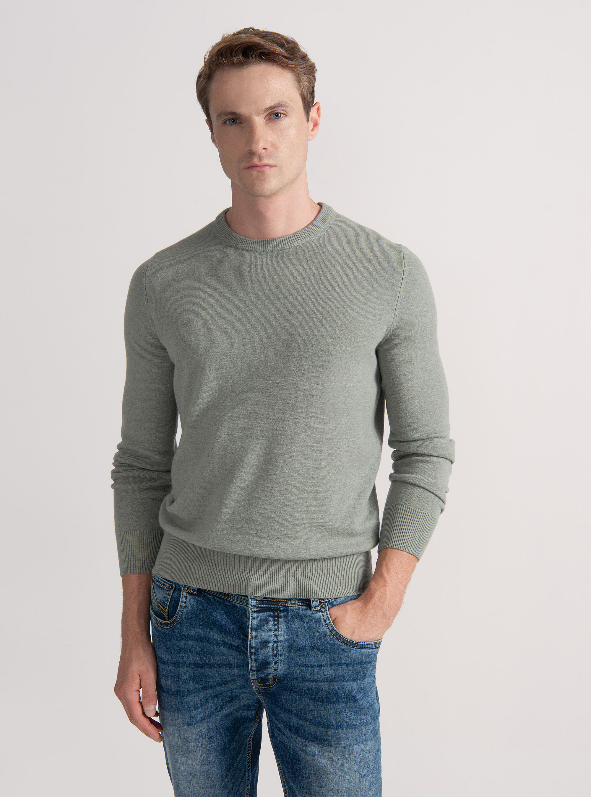 Lambswool and cashmere crew-neck sweater