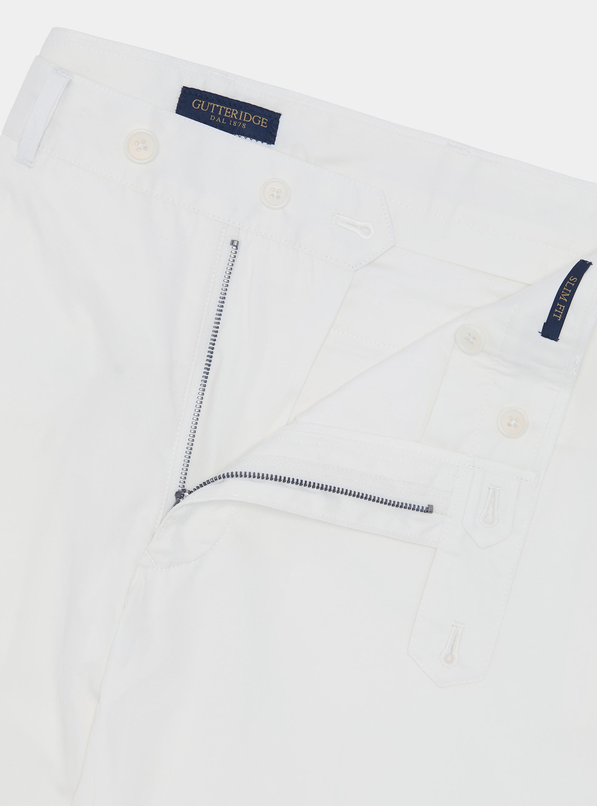 Pantalon chino slim en serg&eacute; l&eacute;ger, BLANC