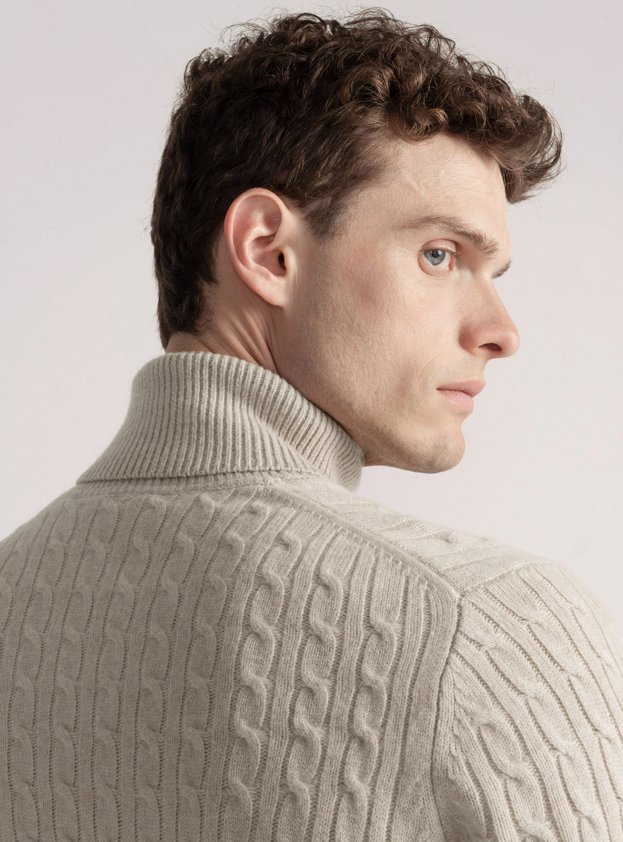 Hochgeschlossener Pullover mit Kaschmirwollborte, ECRU 0560C
