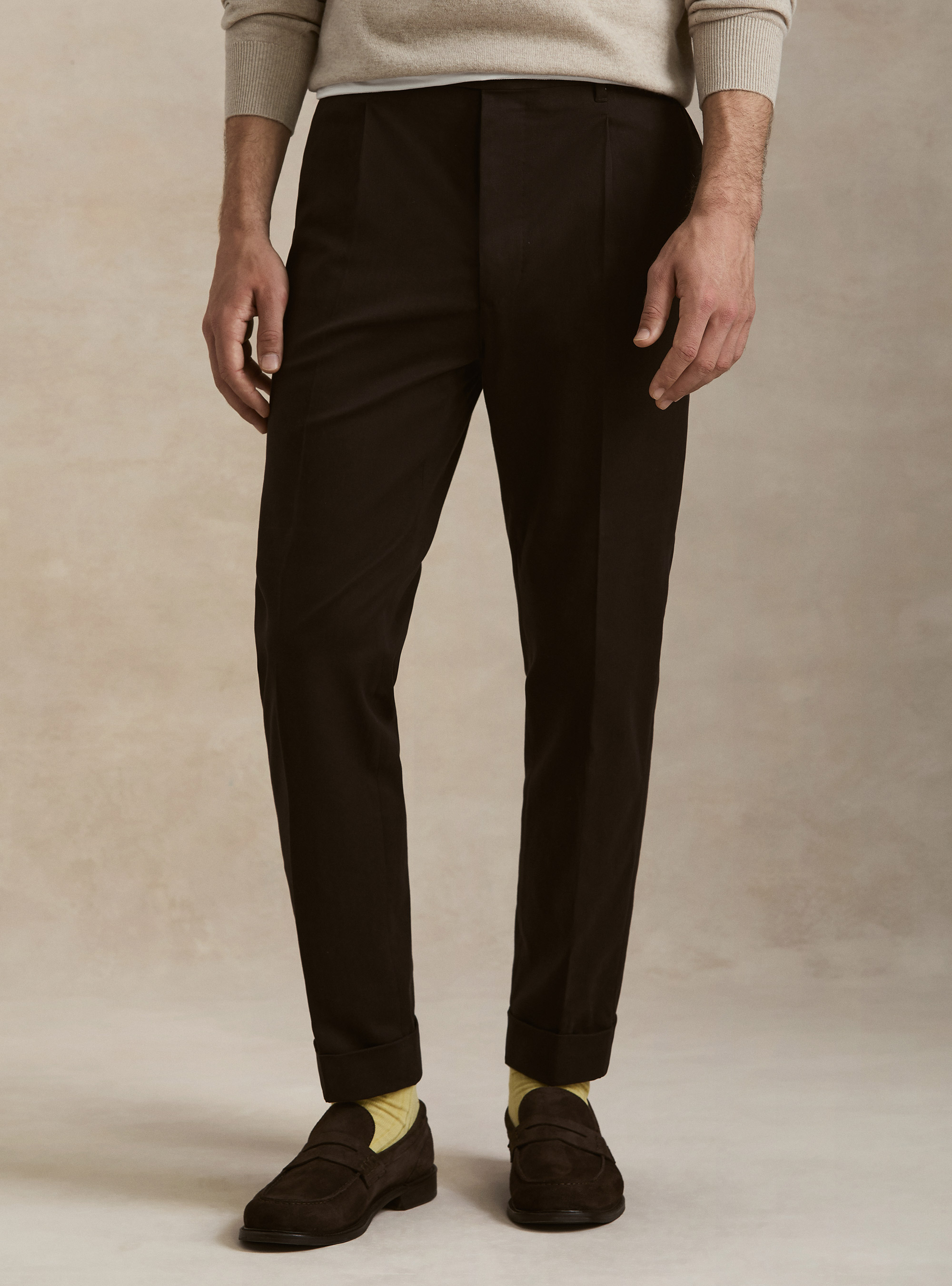 Pantalones de pinzas en sarga de algod&oacute;n y cachemira, MARRON