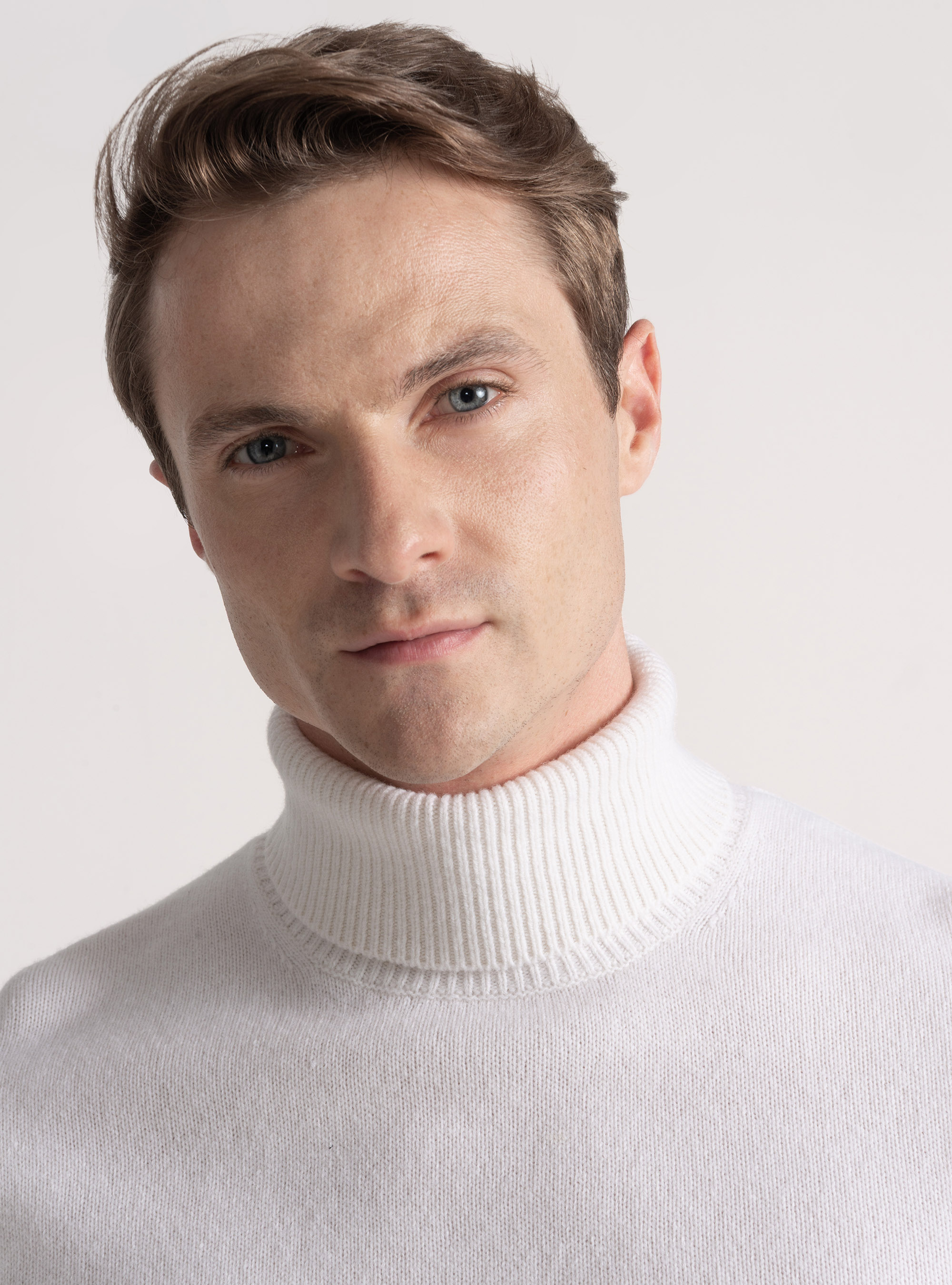 Rollkragenpullover aus Merinowolle, BIANCO 0099C