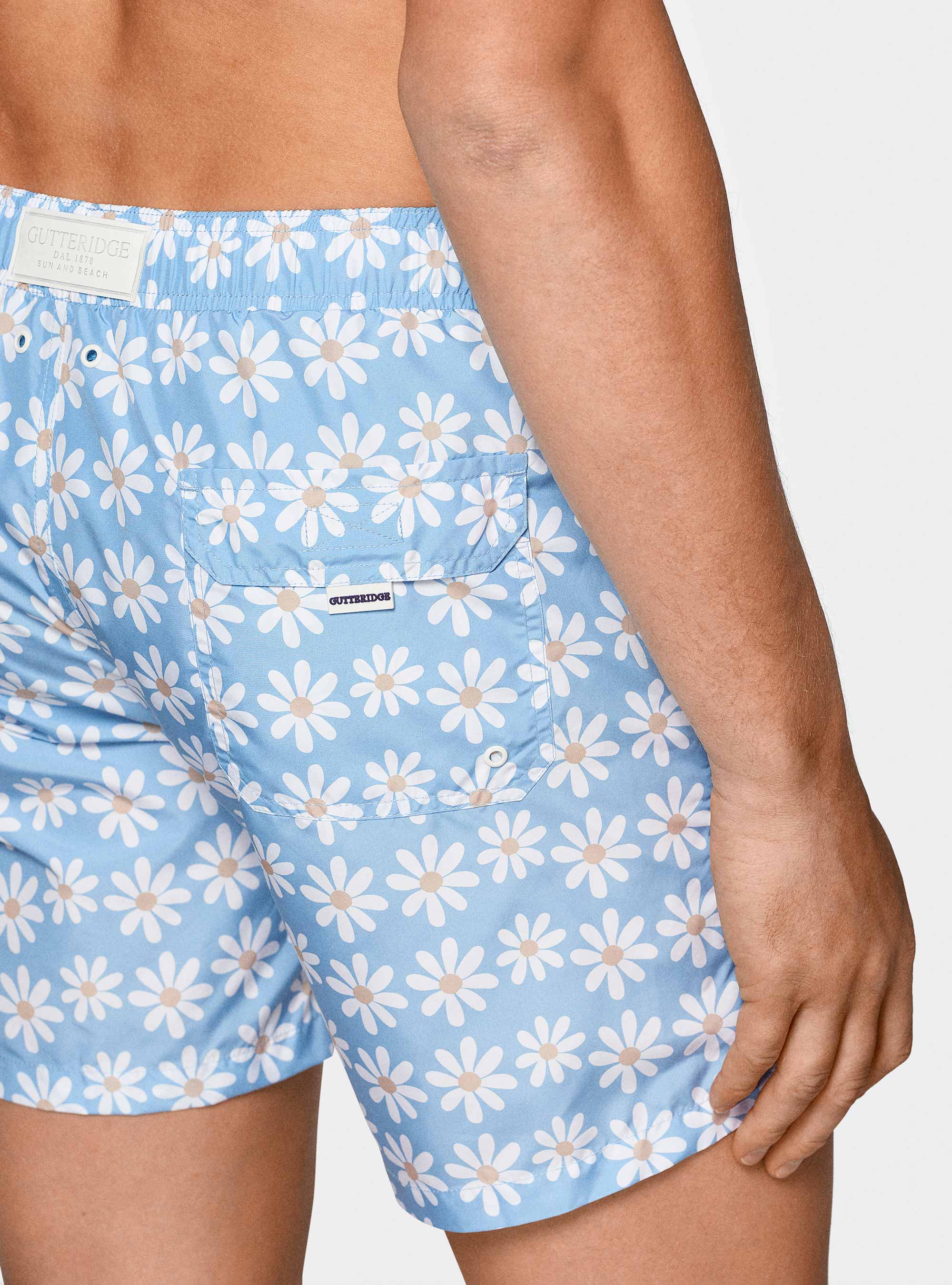 Badeanz&uuml;ge mit G&auml;nsebl&uuml;mchenmuster, AZZURRO 0276C