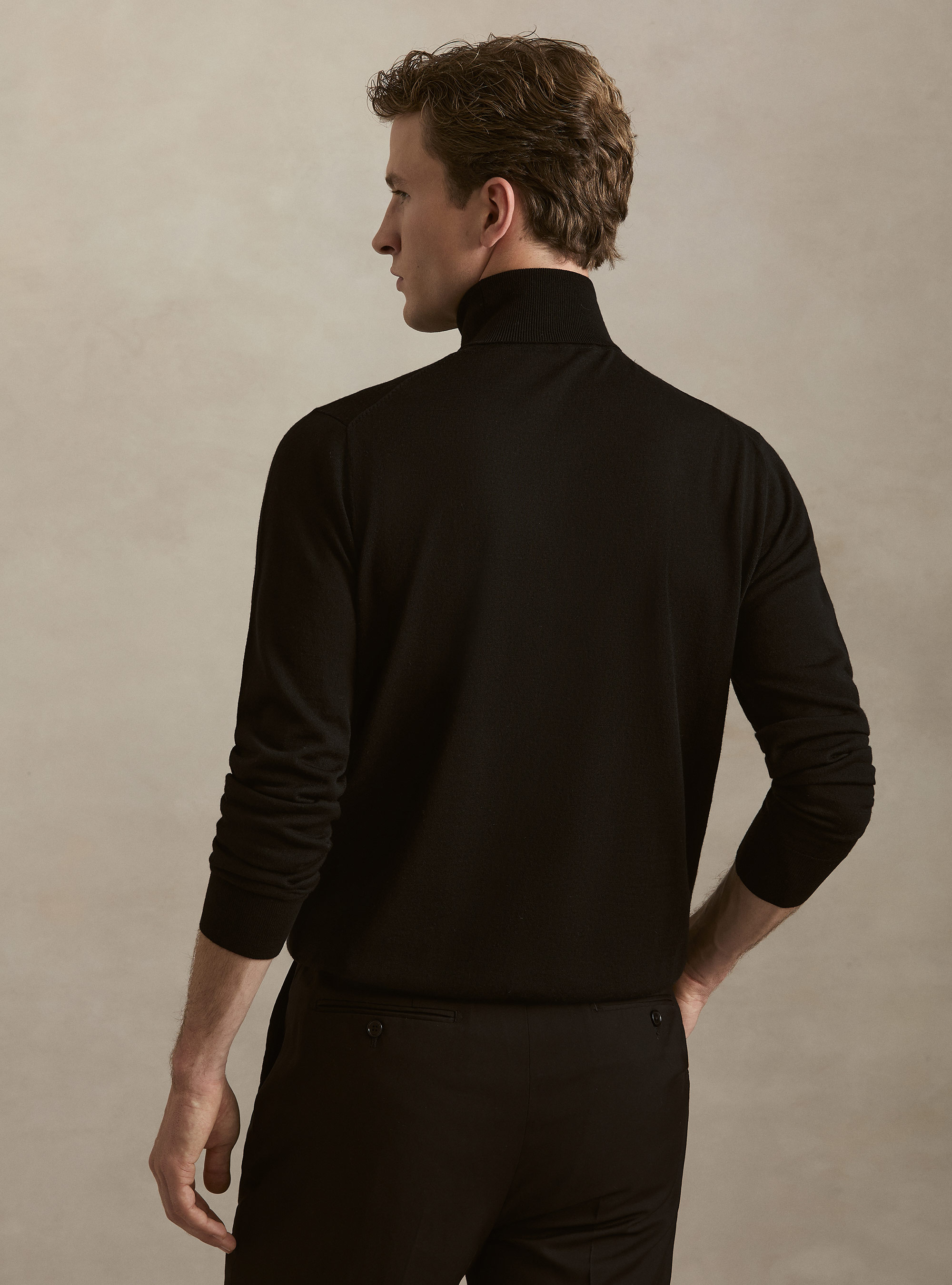 Rollkragenpullover aus reiner extrafeiner Merinowolle, NERO 0100C