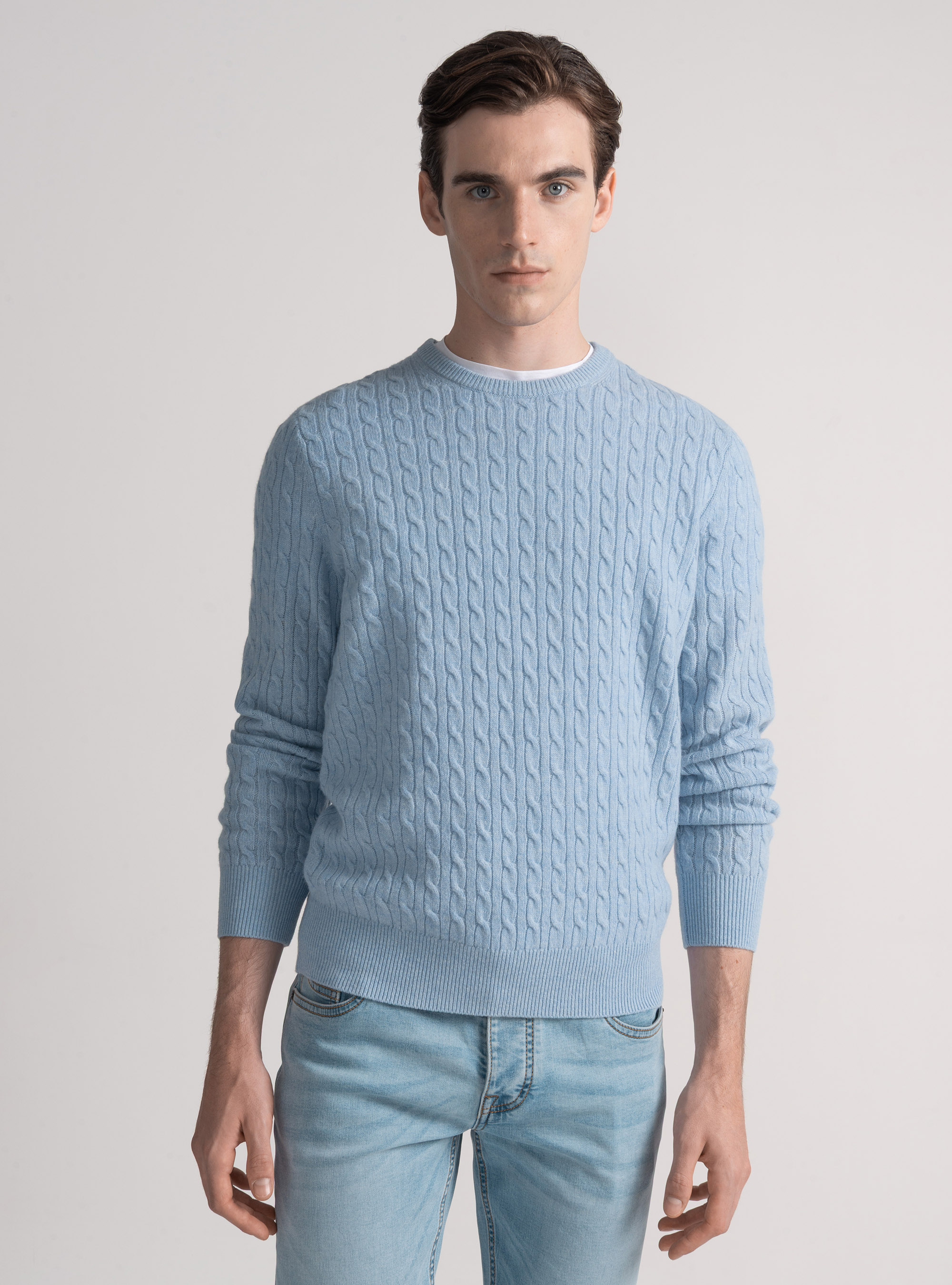 Maglia girocollo con treccia in lana e cashmere, AZZURRO POLVERE 0283C