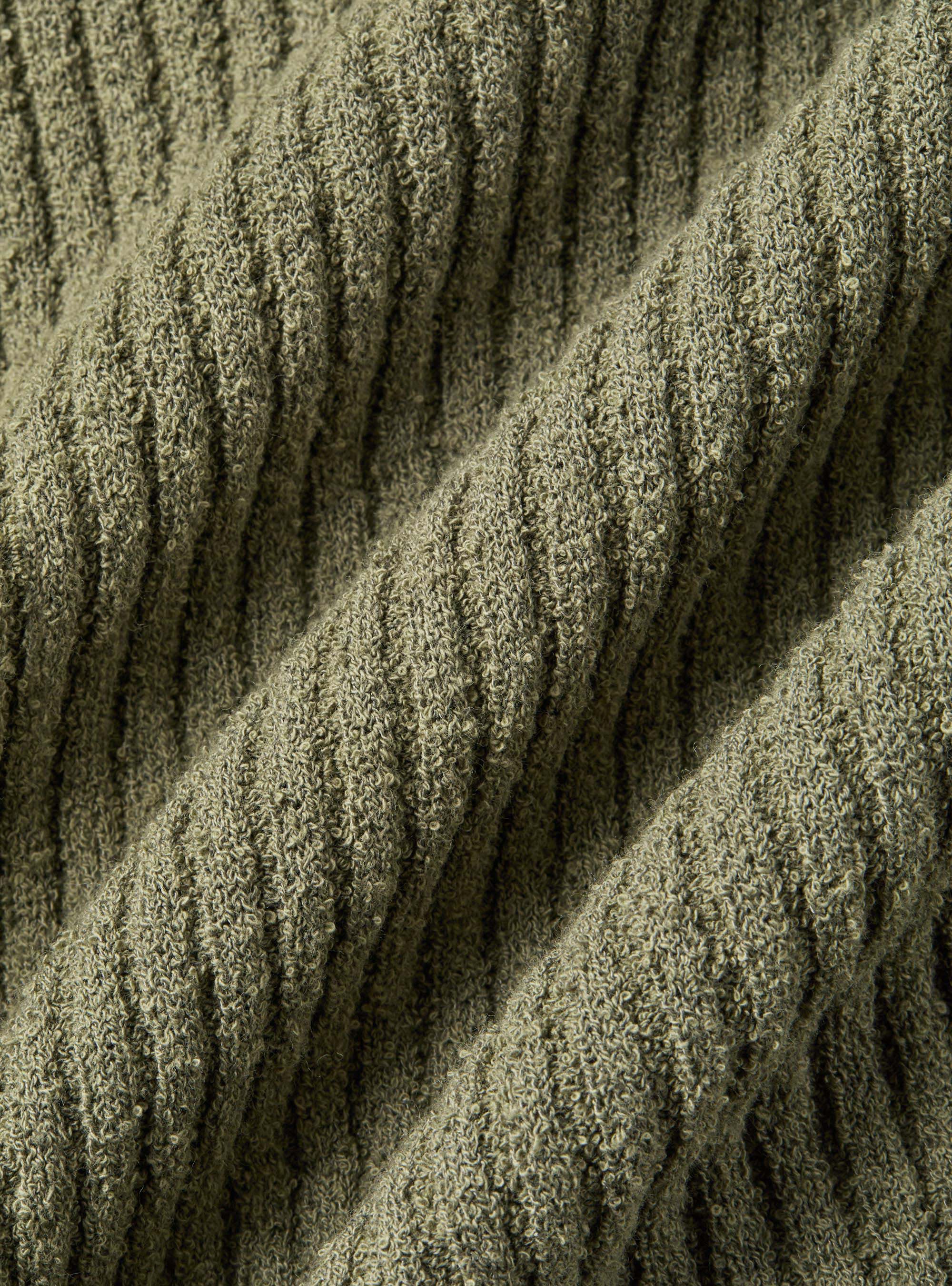 Rundhalsausschnitt aus Boucl&eacute;-Rippstrick, SALVIA 0602C