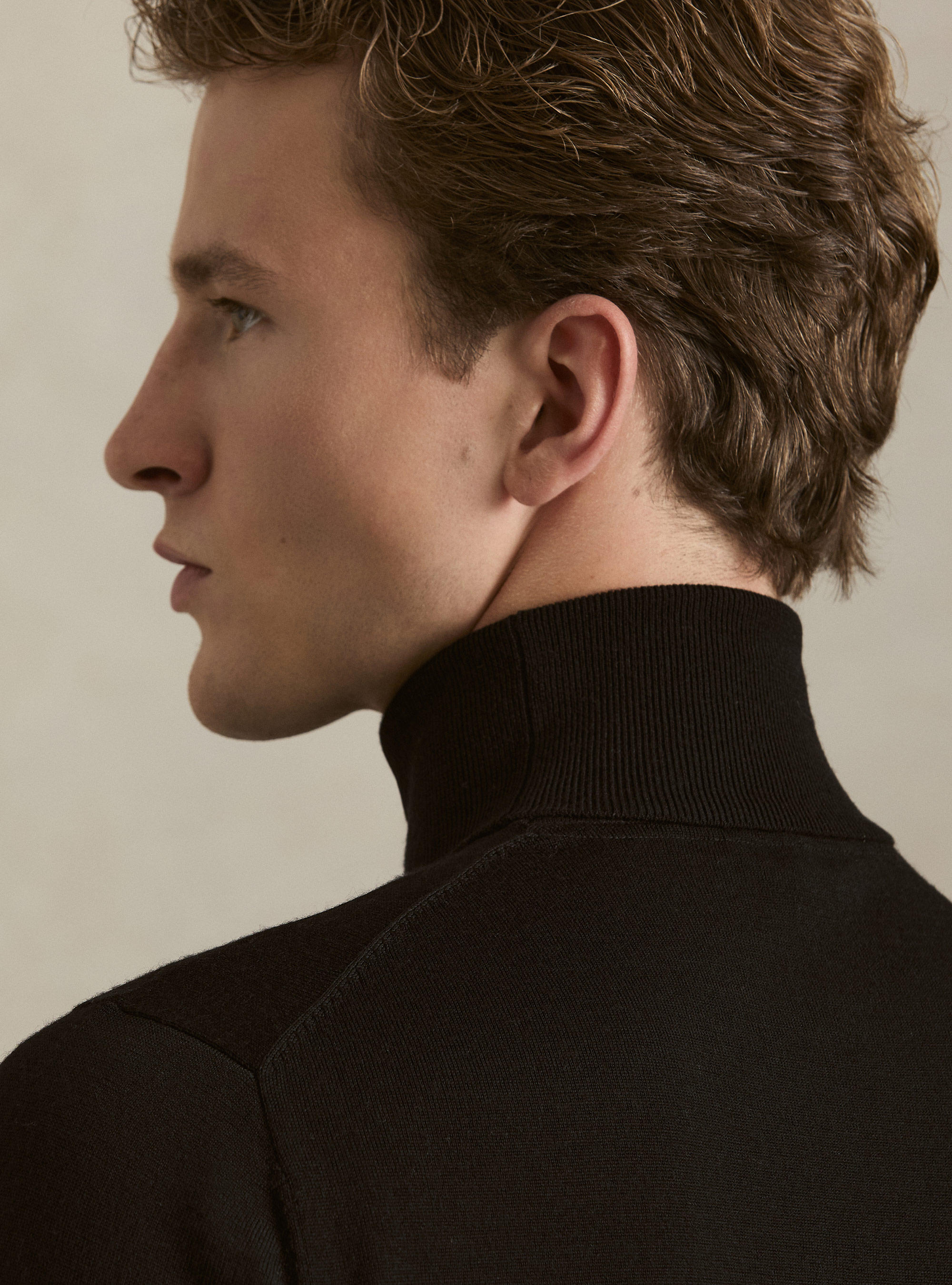 Rollkragenpullover aus reiner extrafeiner Merinowolle, NERO 0100C
