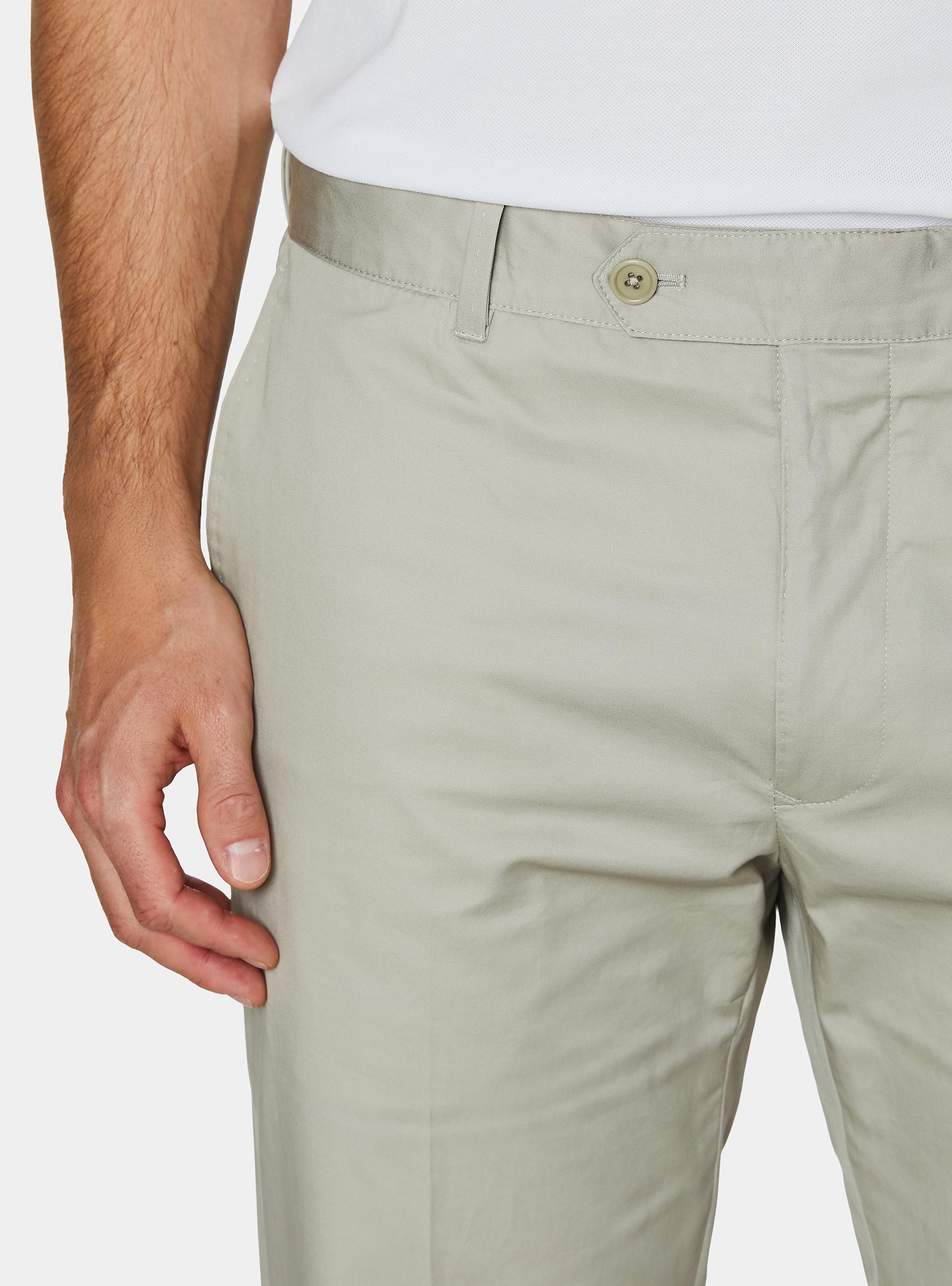 Pantalon chino slim en serg&eacute; l&eacute;ger, &Atilde; CRU