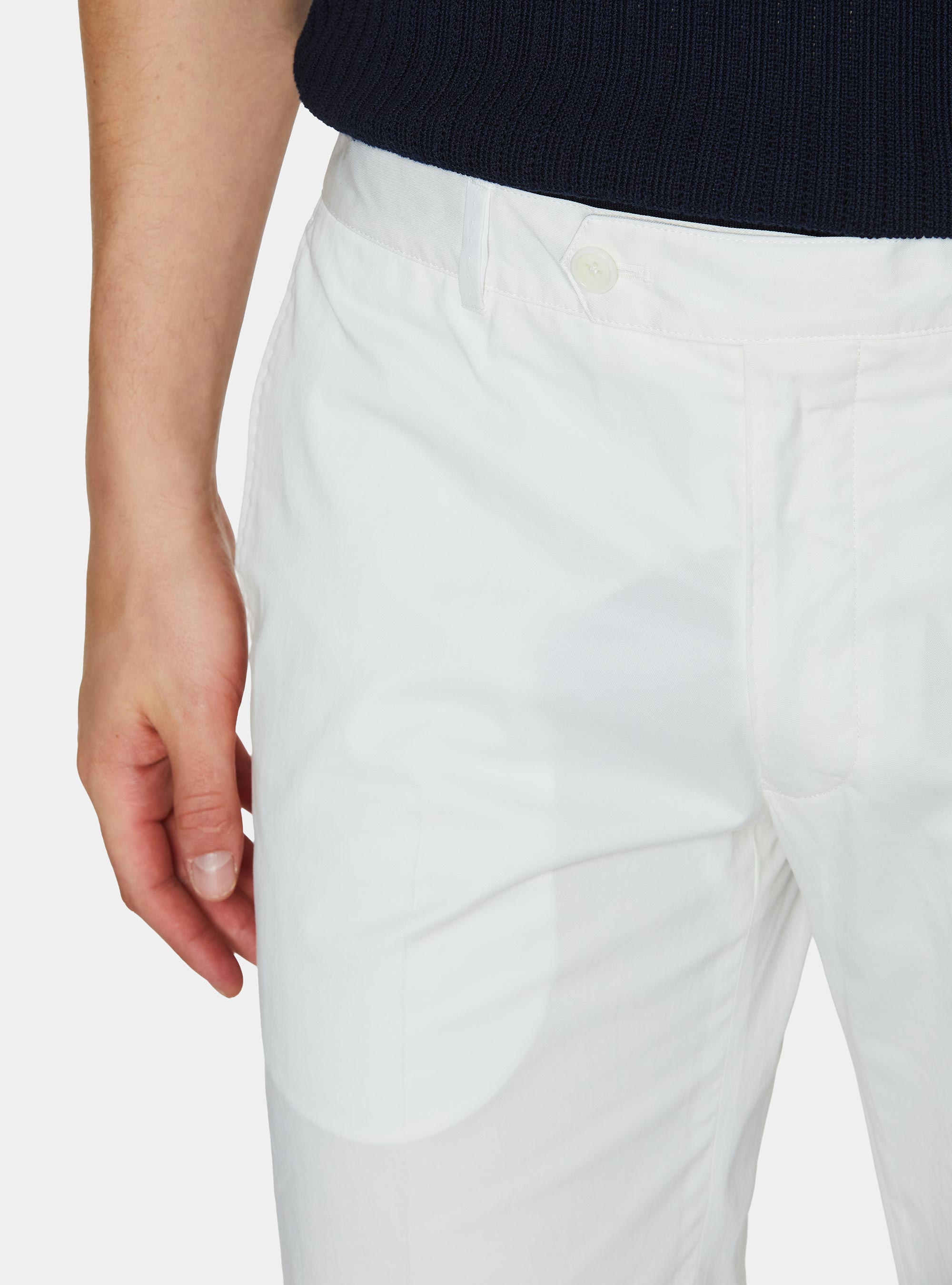 Pantalon chino slim en serg&eacute; l&eacute;ger, BLANC