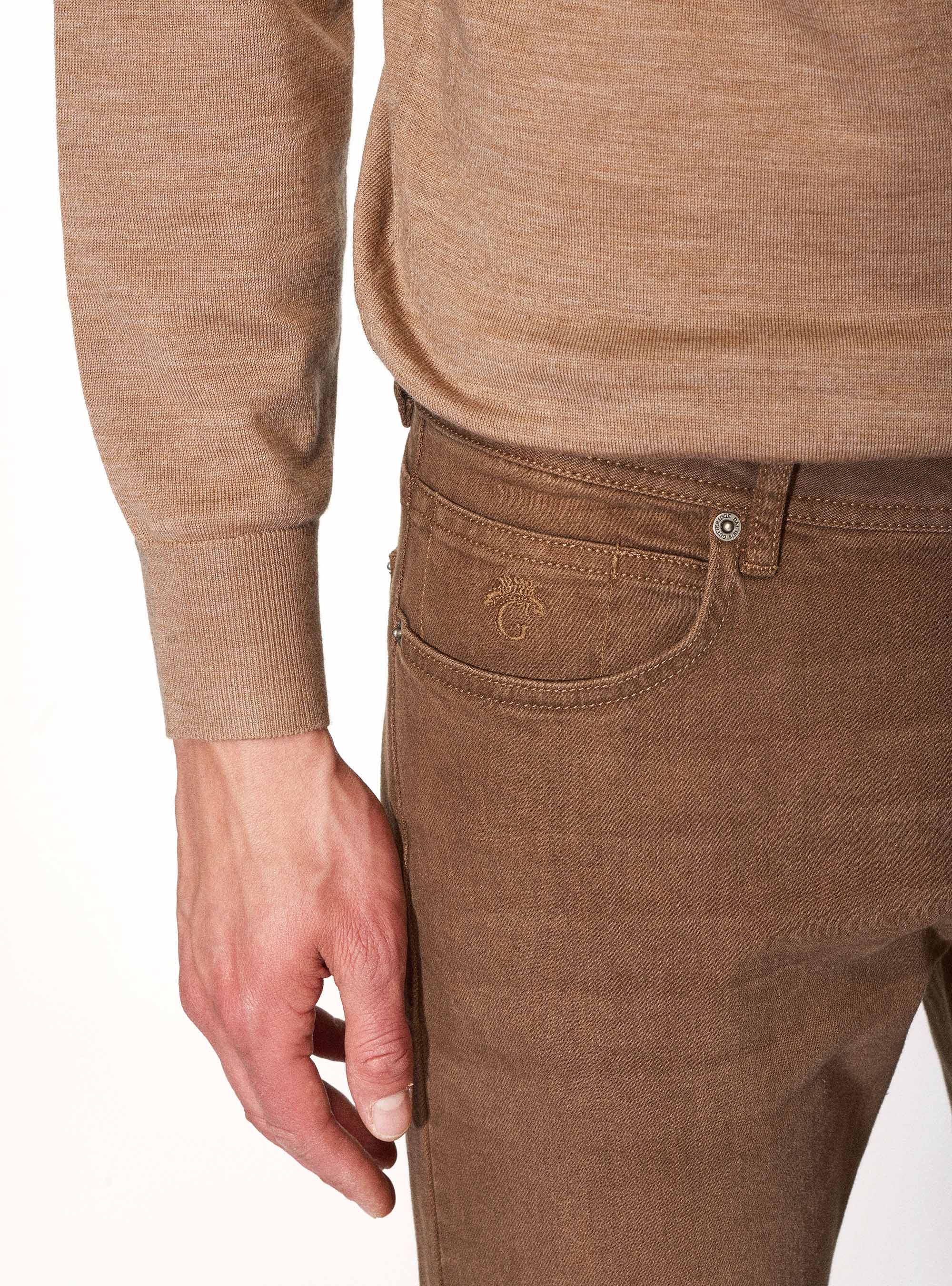 Pantaloni 5 tasche tailor fit, MARRONE