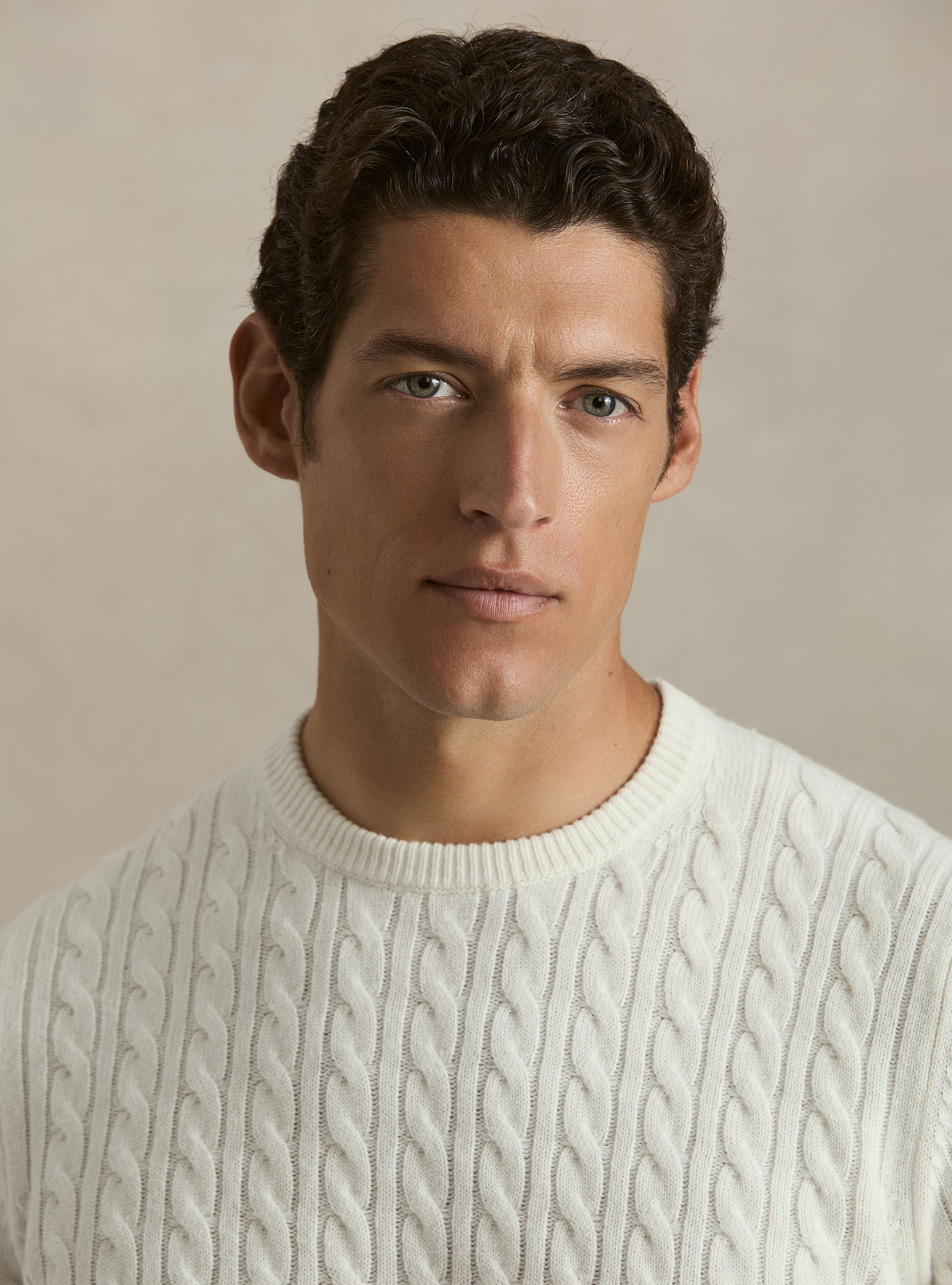 Cable-knit crewneck sweater in wool-cashmere blend, WHITE