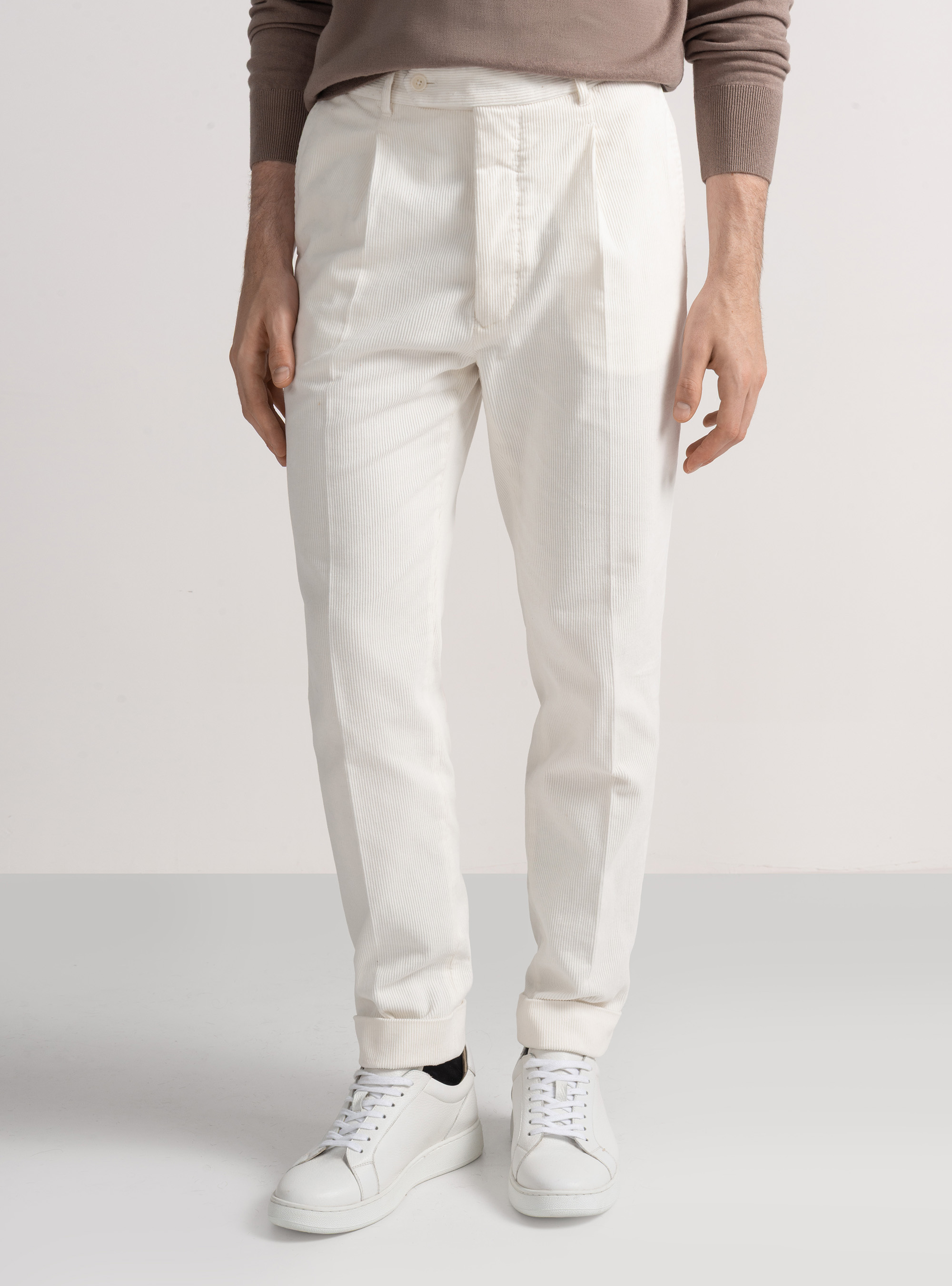 Pantal&oacute;n de terciopelo con pinzas y tira el&aacute;stica, BLANCO