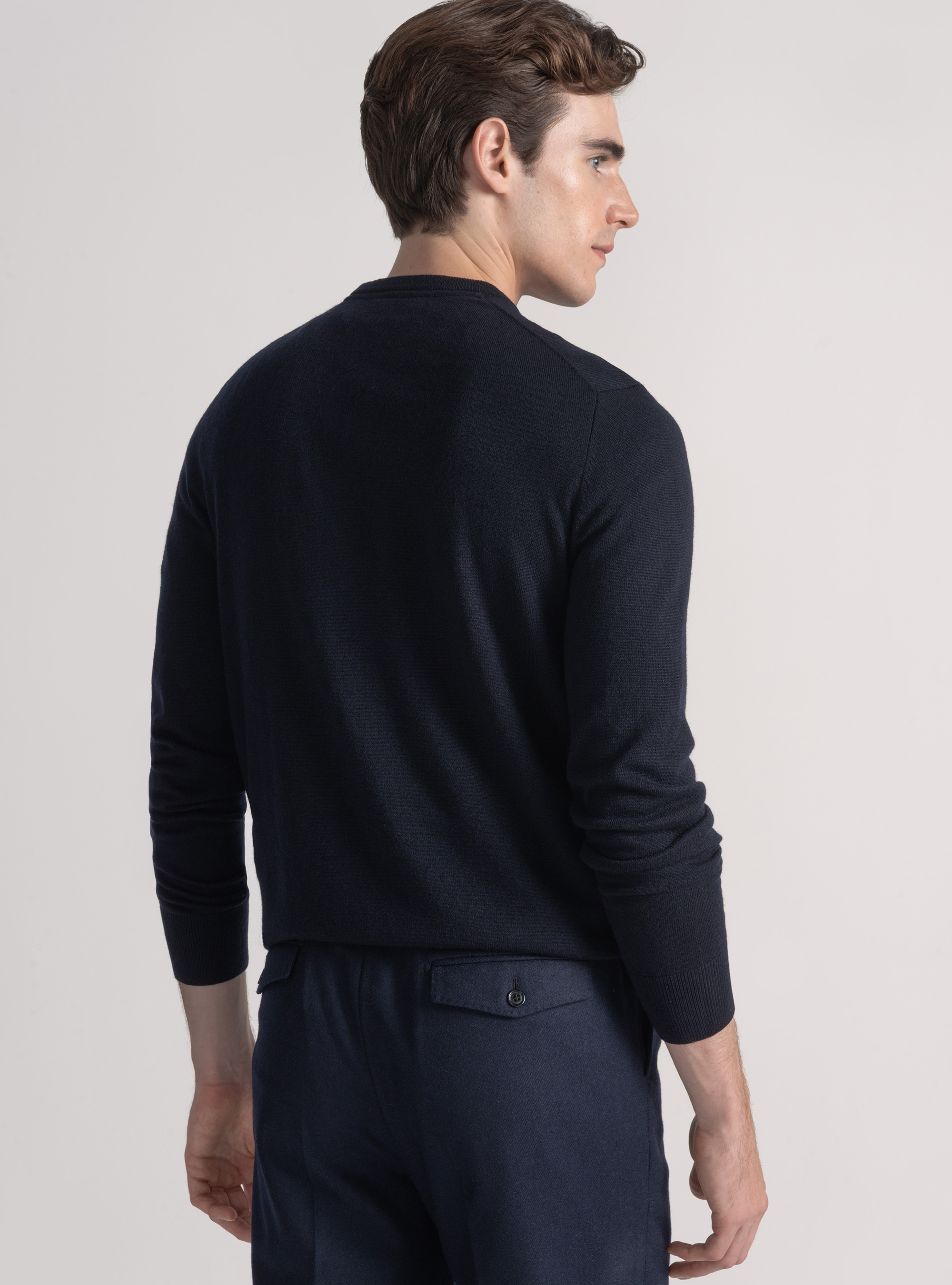 Trikot mit Rundhalsausschnitt aus Wollmischung, NAVY 0218C