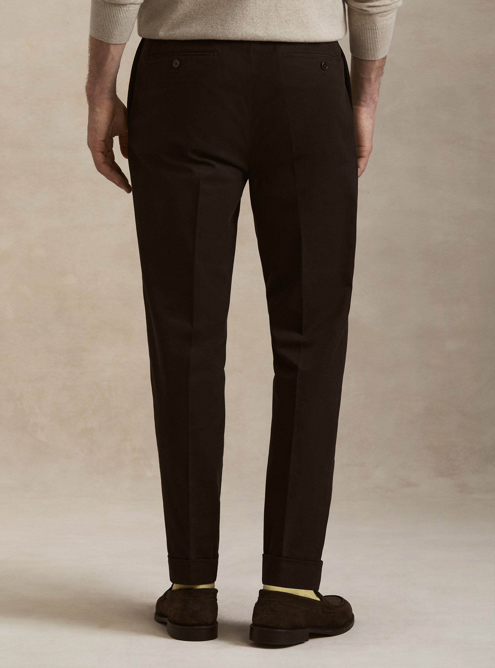 Pantalones de pinzas en sarga de algod&oacute;n y cachemira, MARRON