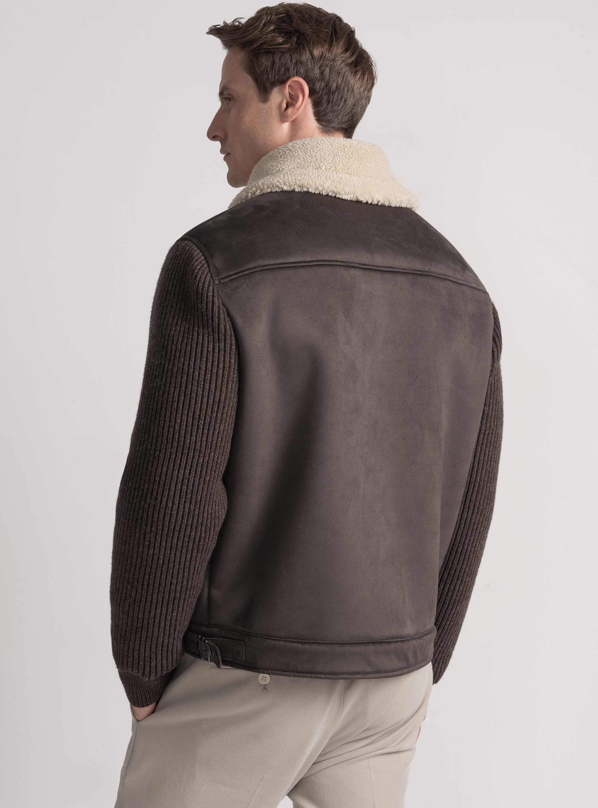 Mouton effet daim avec manches tricot&eacute;es, MARRON