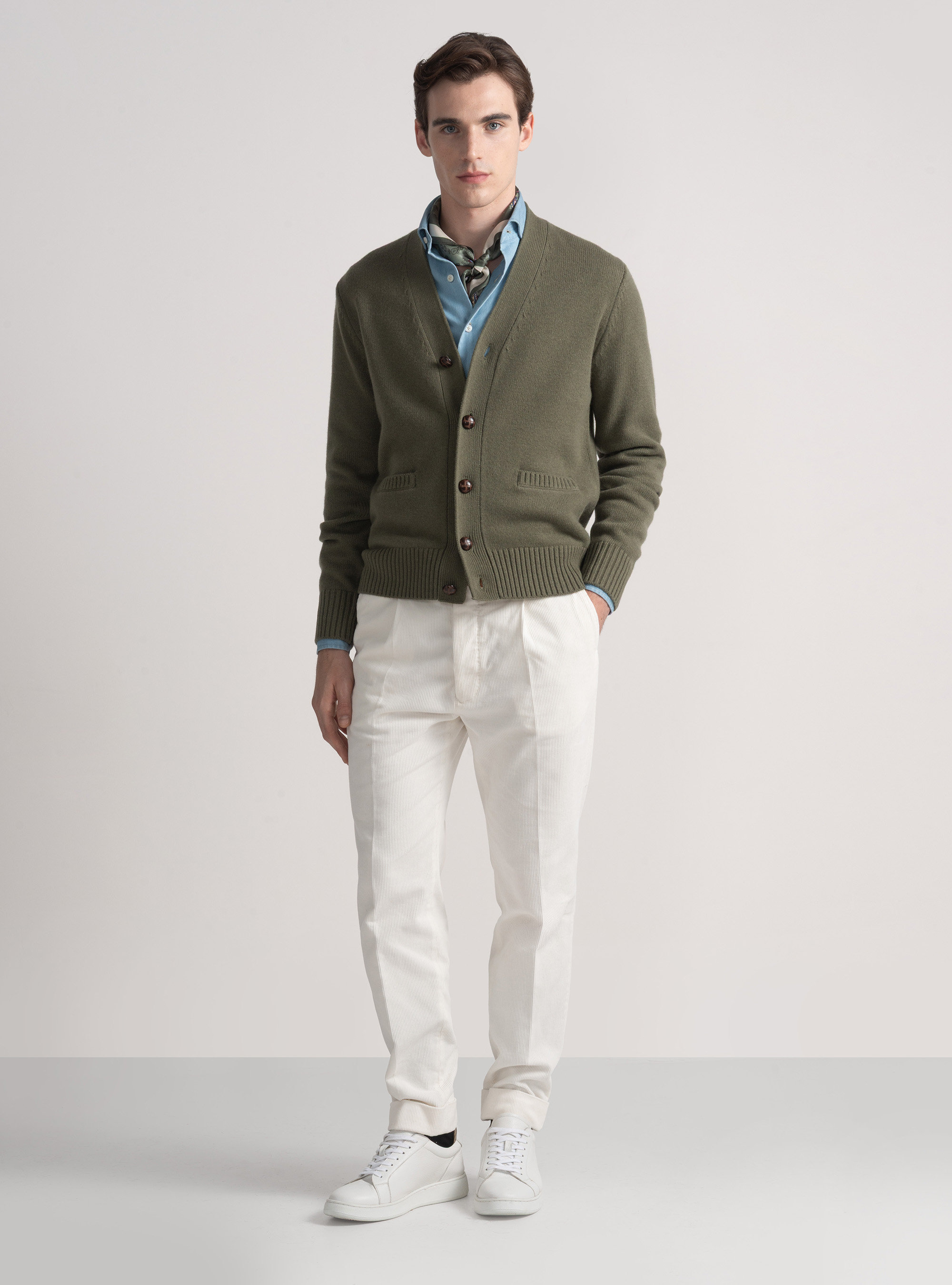 Strickjacke aus Wolle und Kaschmir, SALVIA 0602C