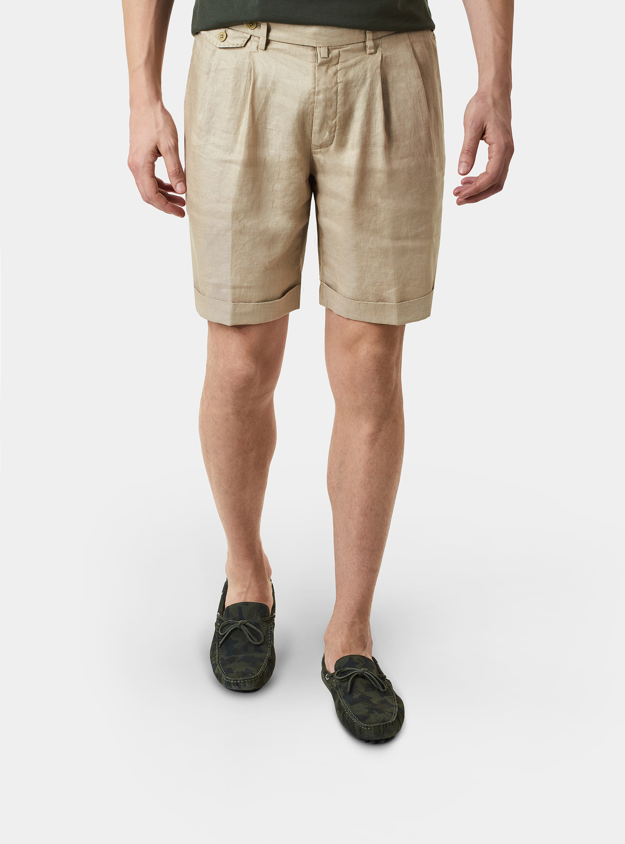 Linen Bermuda shorts with double pleat, ECRU