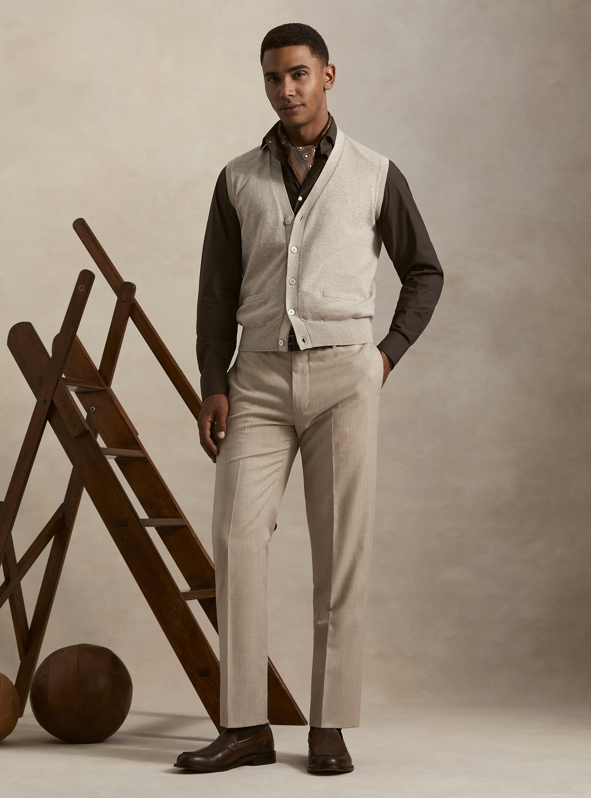Chaleco de puro cashmere con botones, CRUDO