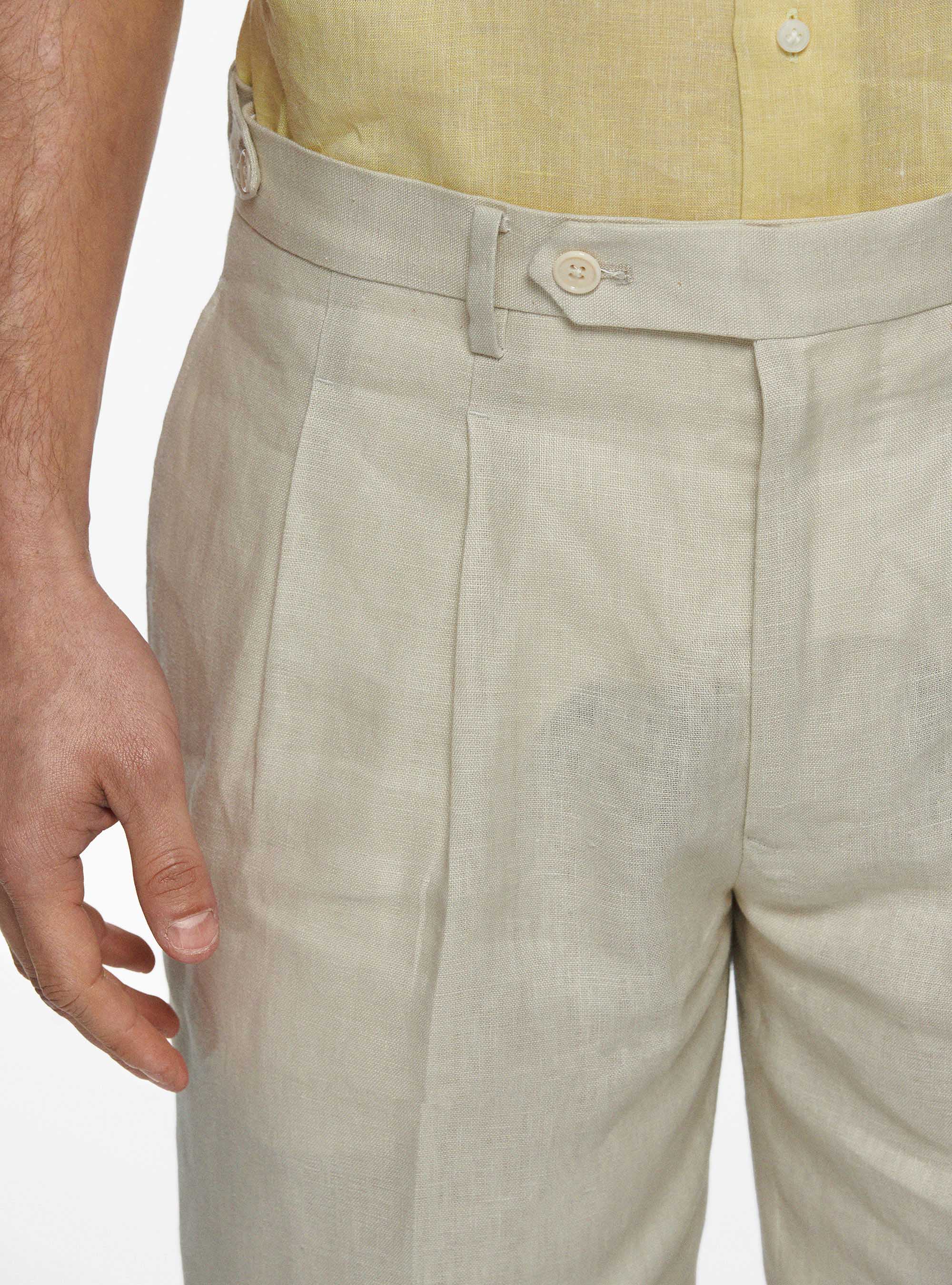 Linen Bermuda shorts with pleats, ECRU