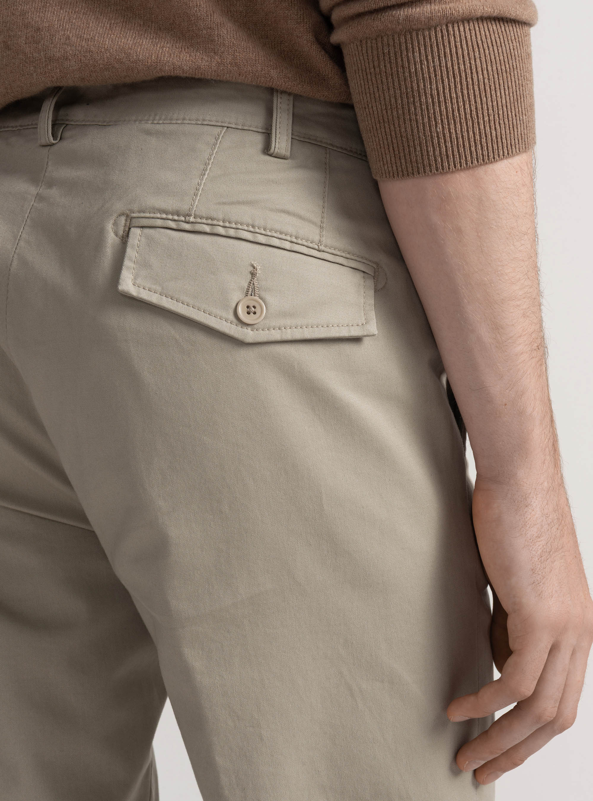 Pantal&oacute;n chino slim fit de sarga el&aacute;stica, CRUDO
