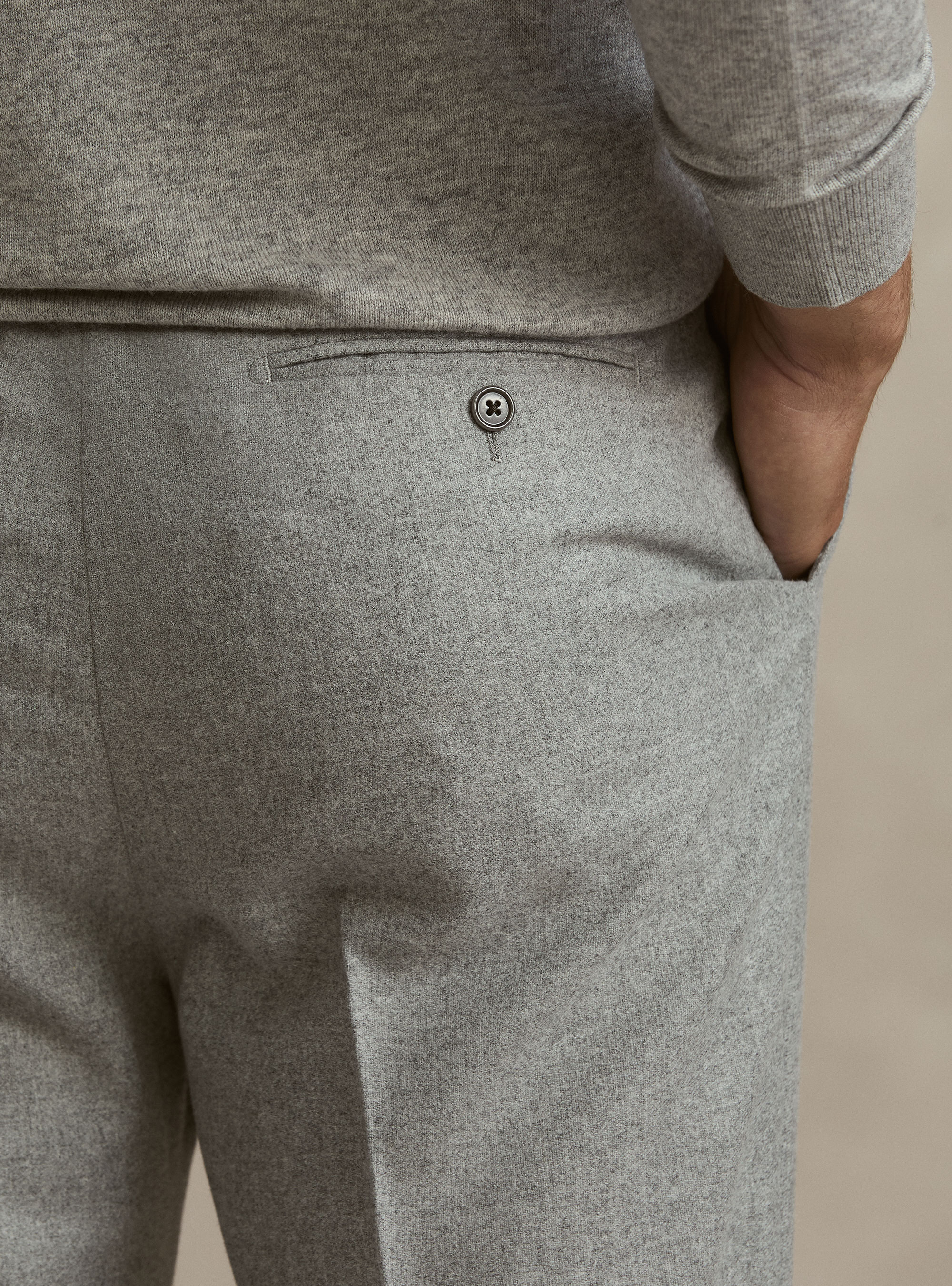 Pantaloni con pince in misto lana leggera, GRIGIO CHIARO