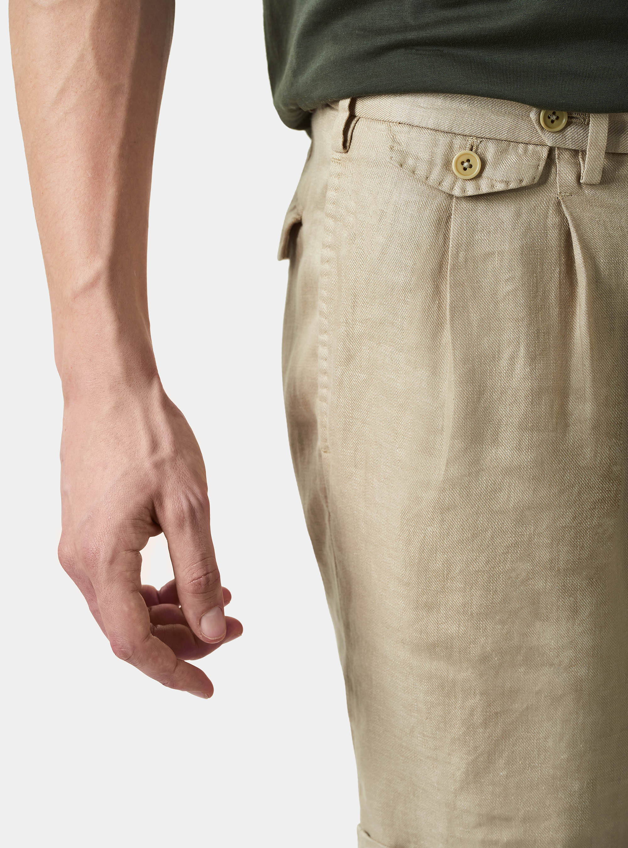 Linen Bermuda shorts with double pleat, ECRU