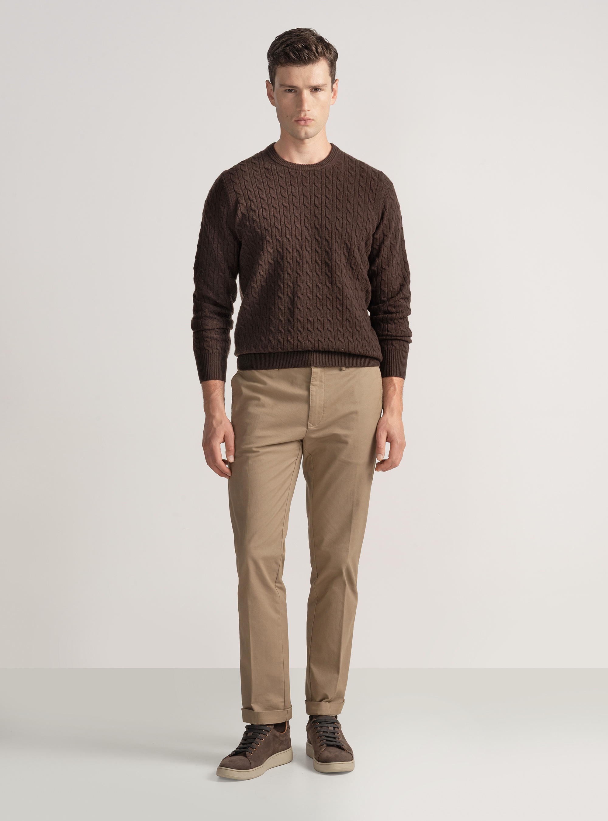 Maglia girocollo con treccia in lana e cashmere, MARRONE