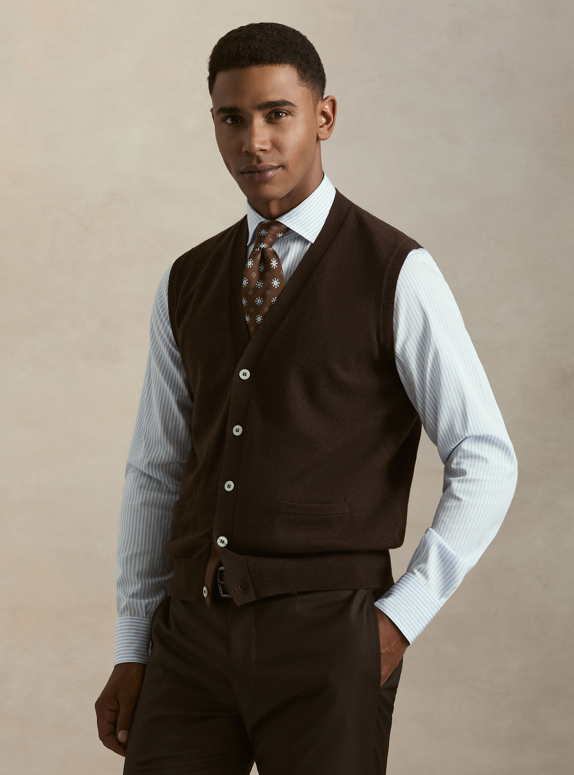 Chaleco de puro cashmere con botones, MARRON