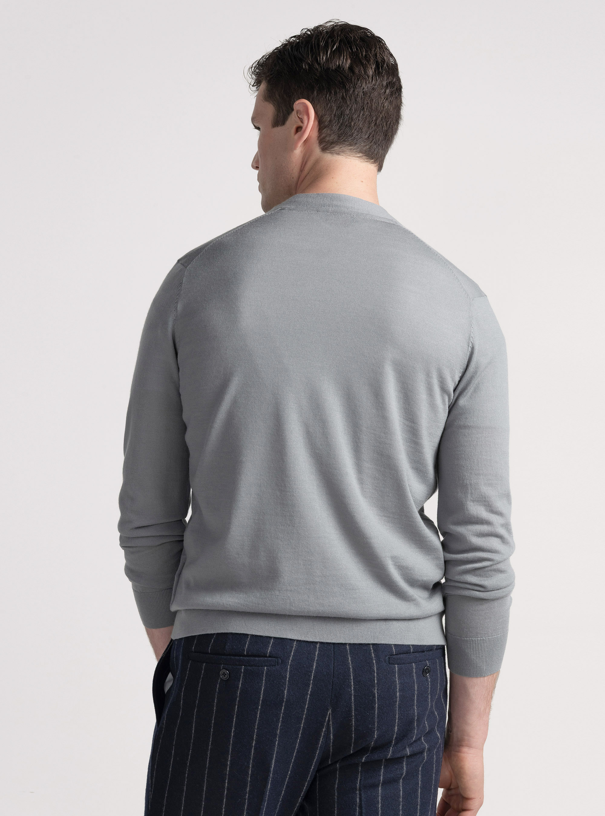 Cardigan in maglia con bottoni in lana merino extrafine, GRIGIO CHIARO