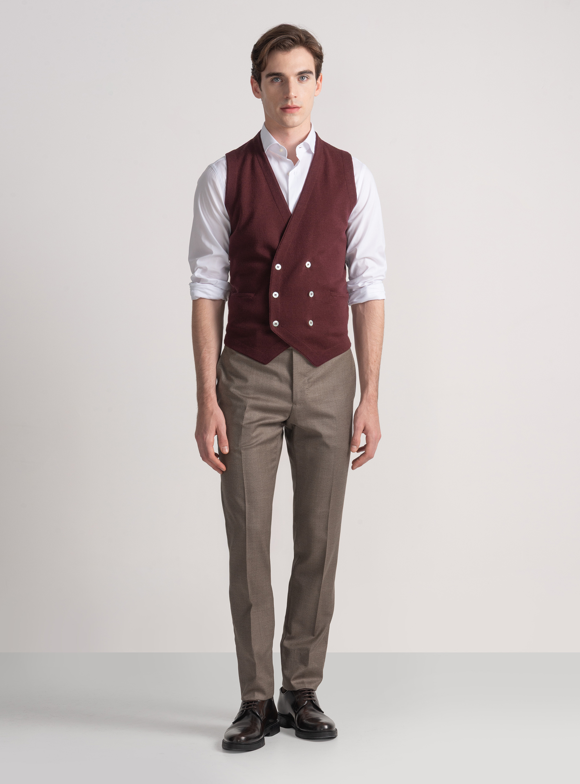 Gilet in maglia doppiopetto in pura lana merino extrafine, BORDEAUX