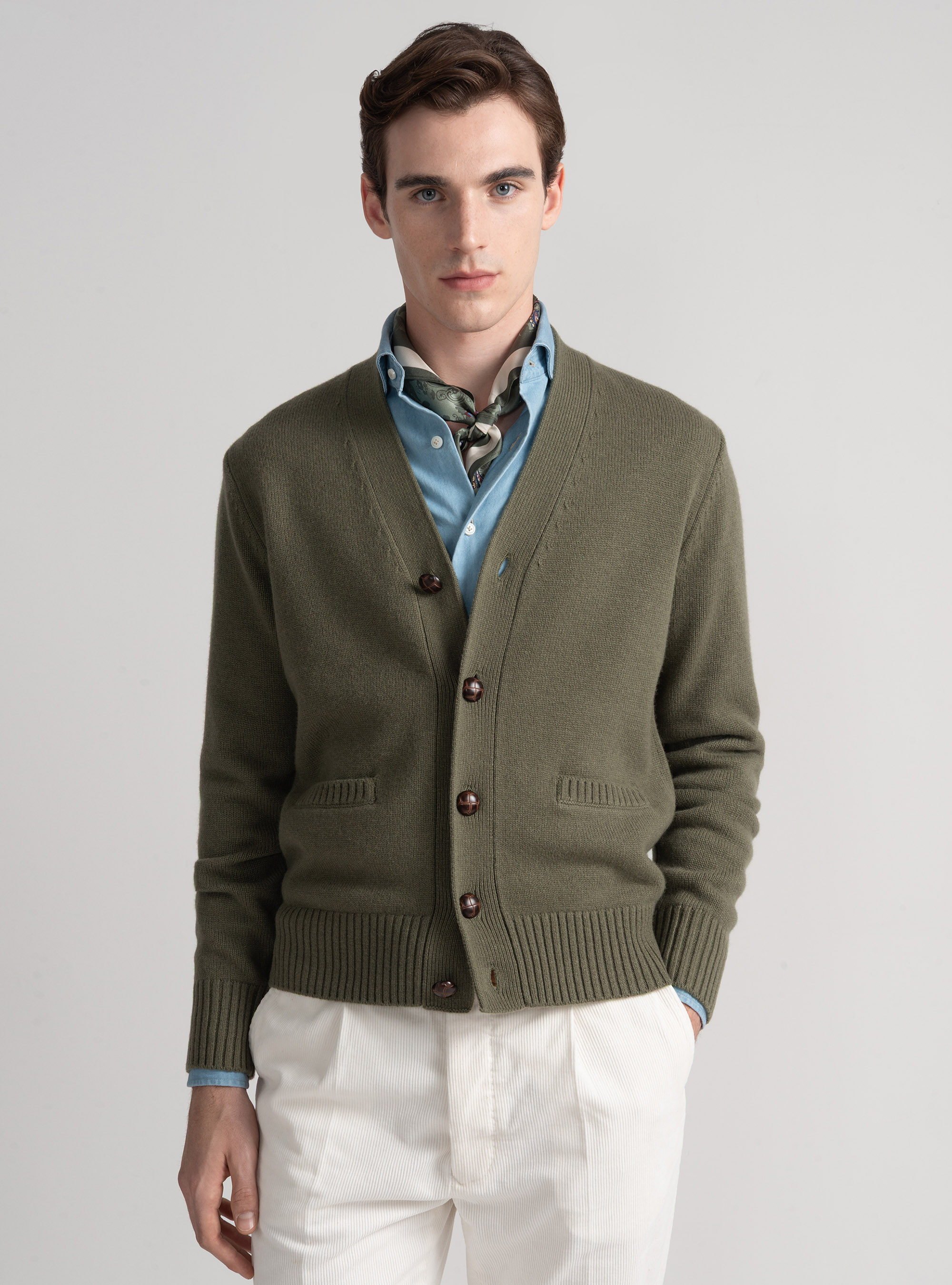Strickjacke aus Wolle und Kaschmir, SALVIA 0602C
