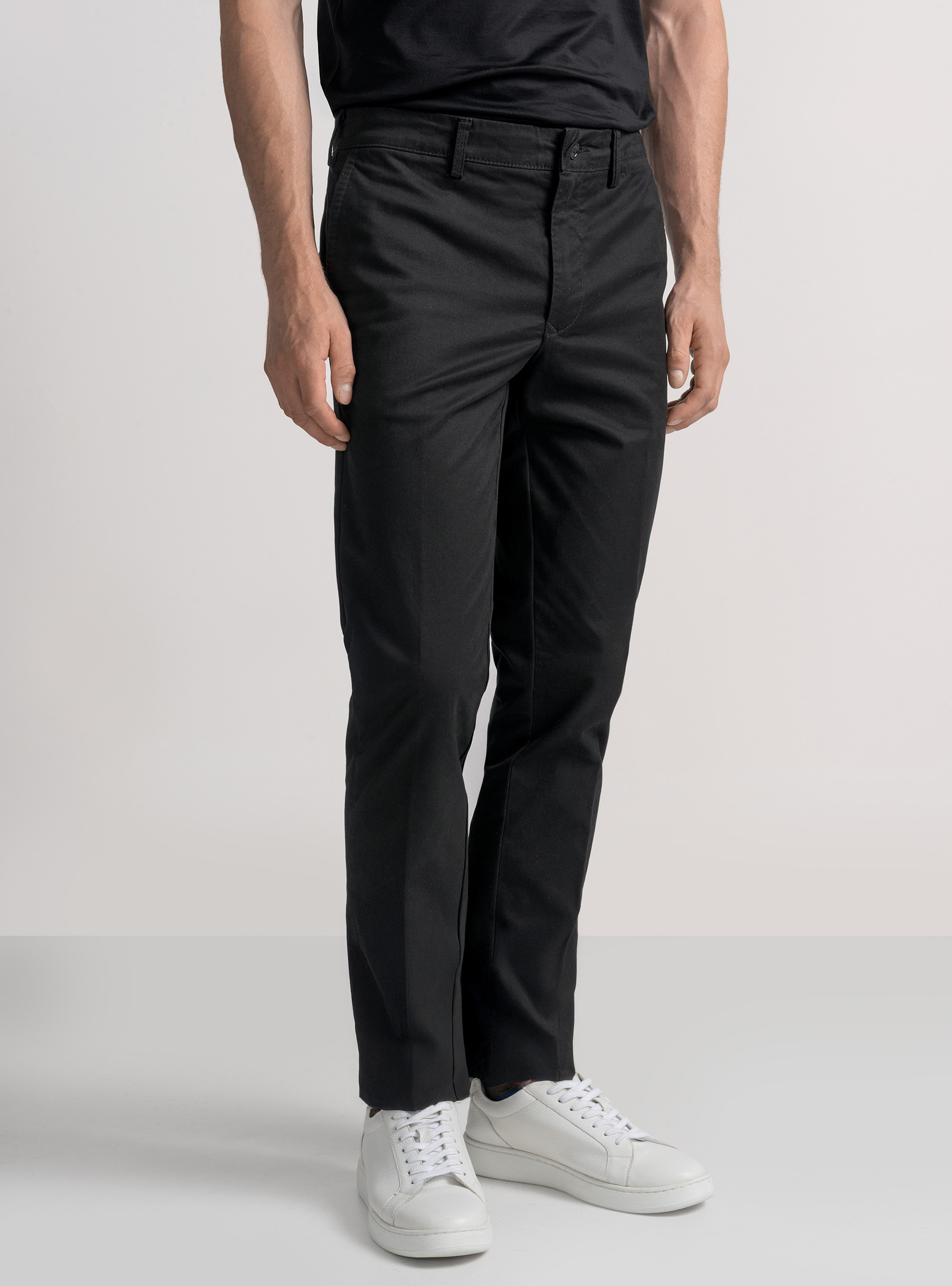 Pantal&oacute;n chino slim fit de sarga el&aacute;stica, NEGRO