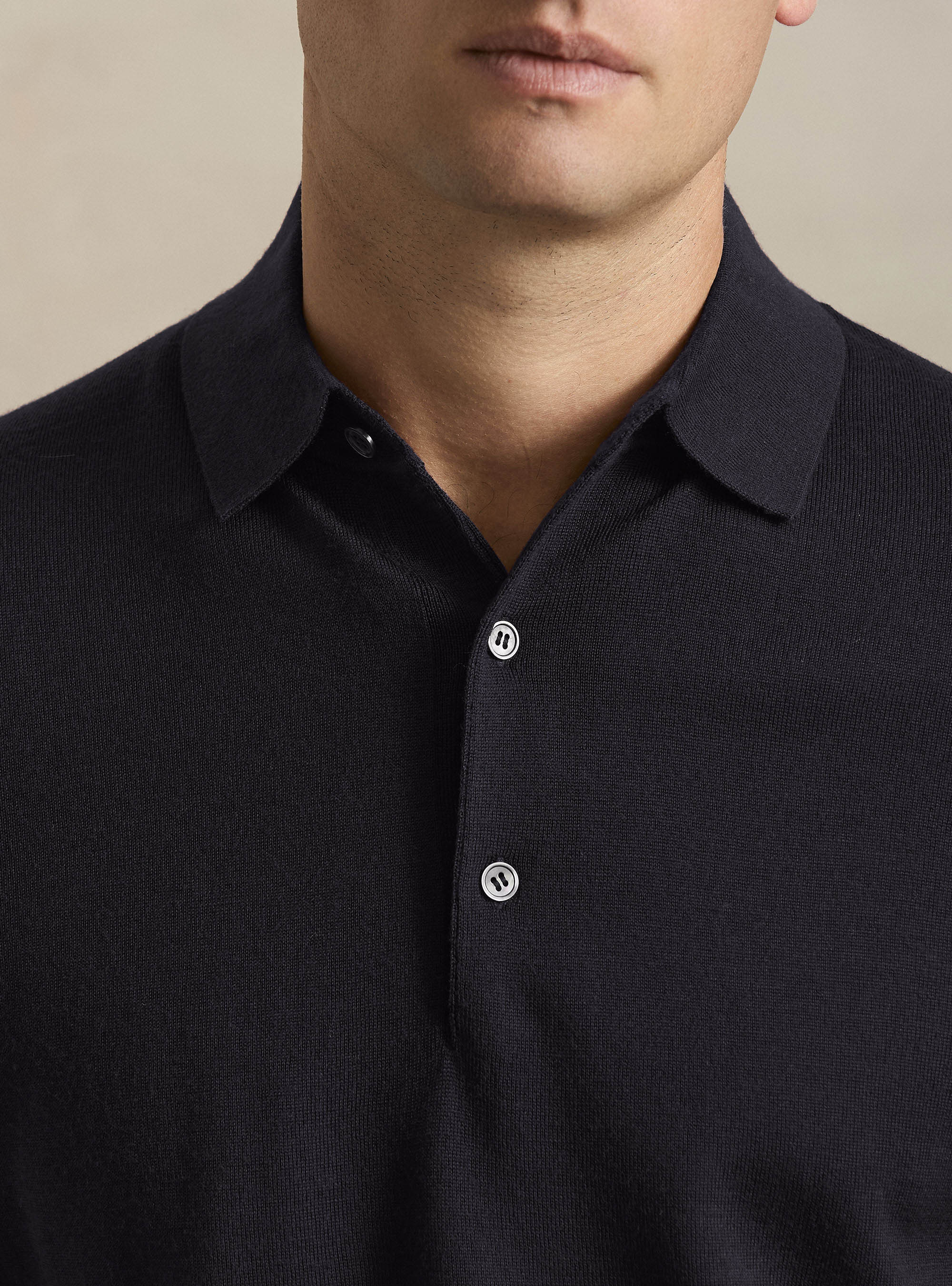 Strick-Poloshirt aus extrafeiner Merinowolle, NAVY 0218C
