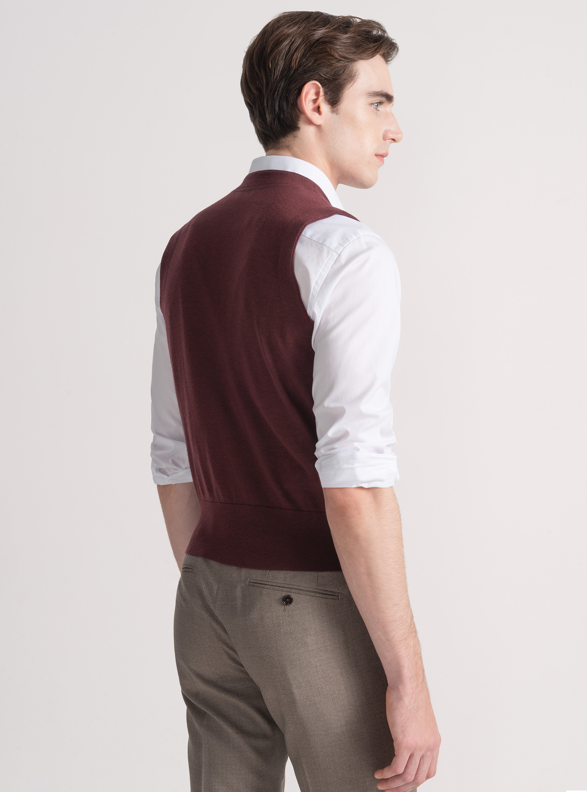 Gilet in maglia doppiopetto in pura lana merino extrafine, BORDEAUX