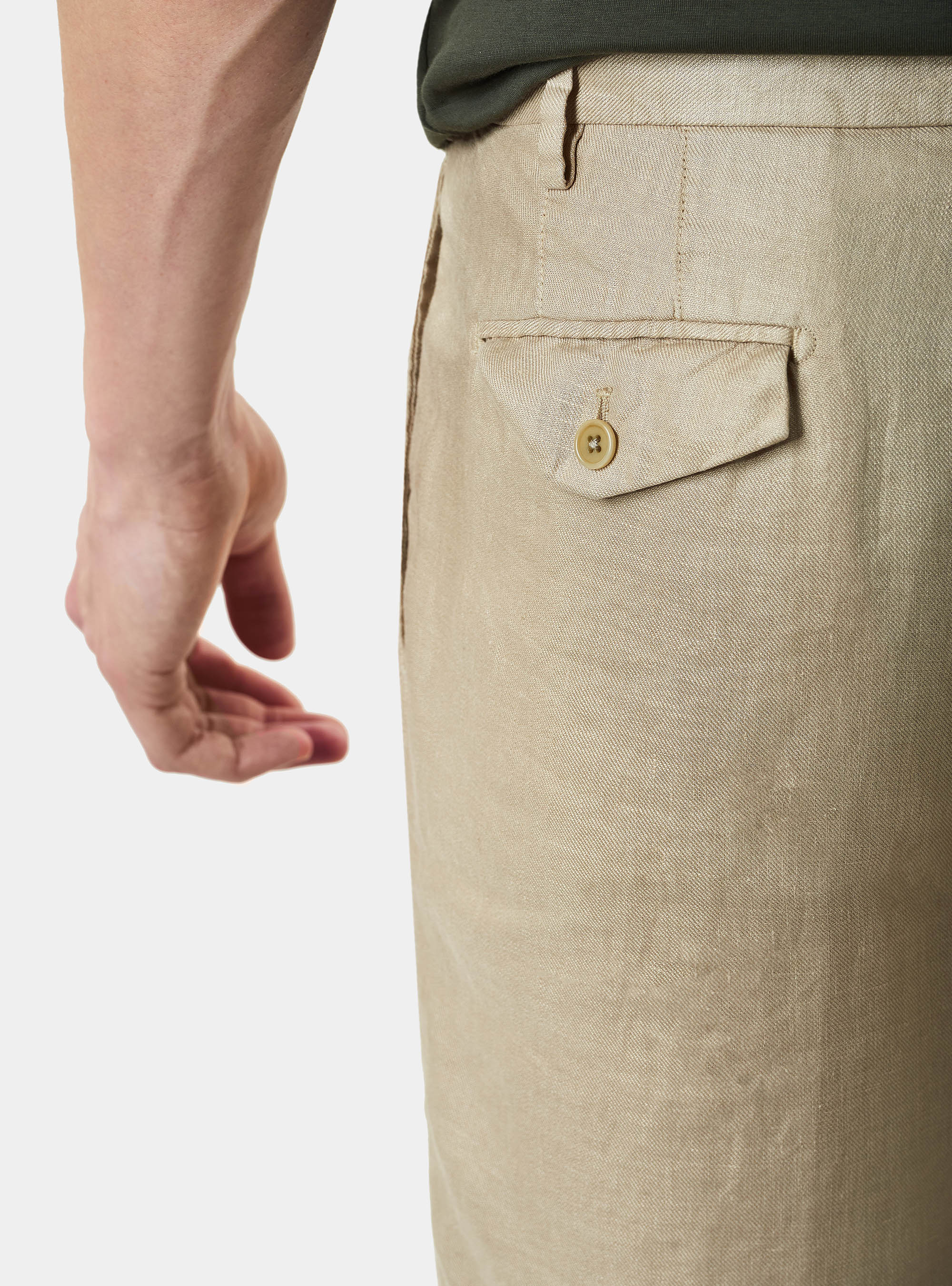 Linen Bermuda shorts with double pleat, ECRU