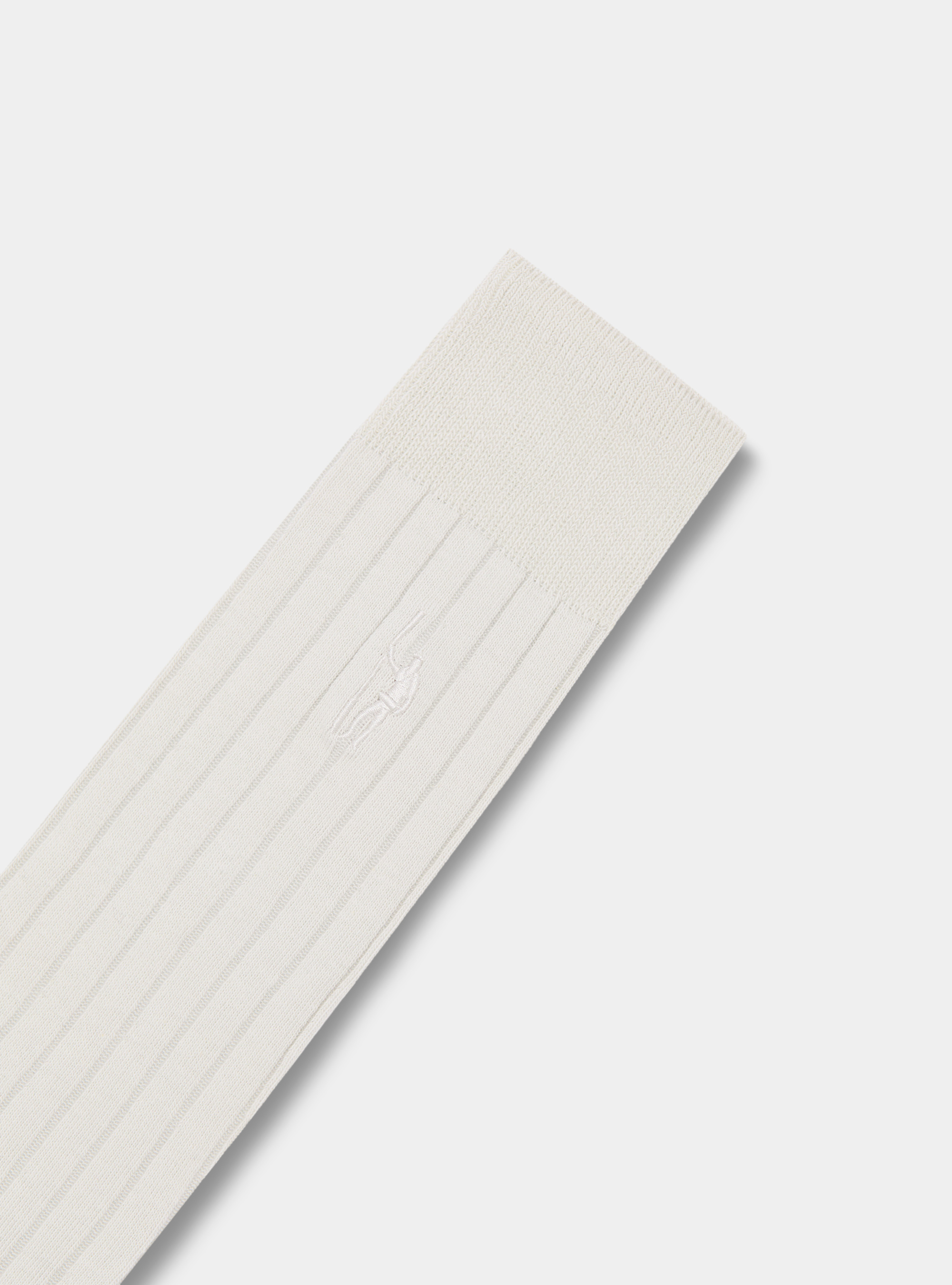 Chaussettes c&ocirc;tel&eacute;es avec broderie, BLANC