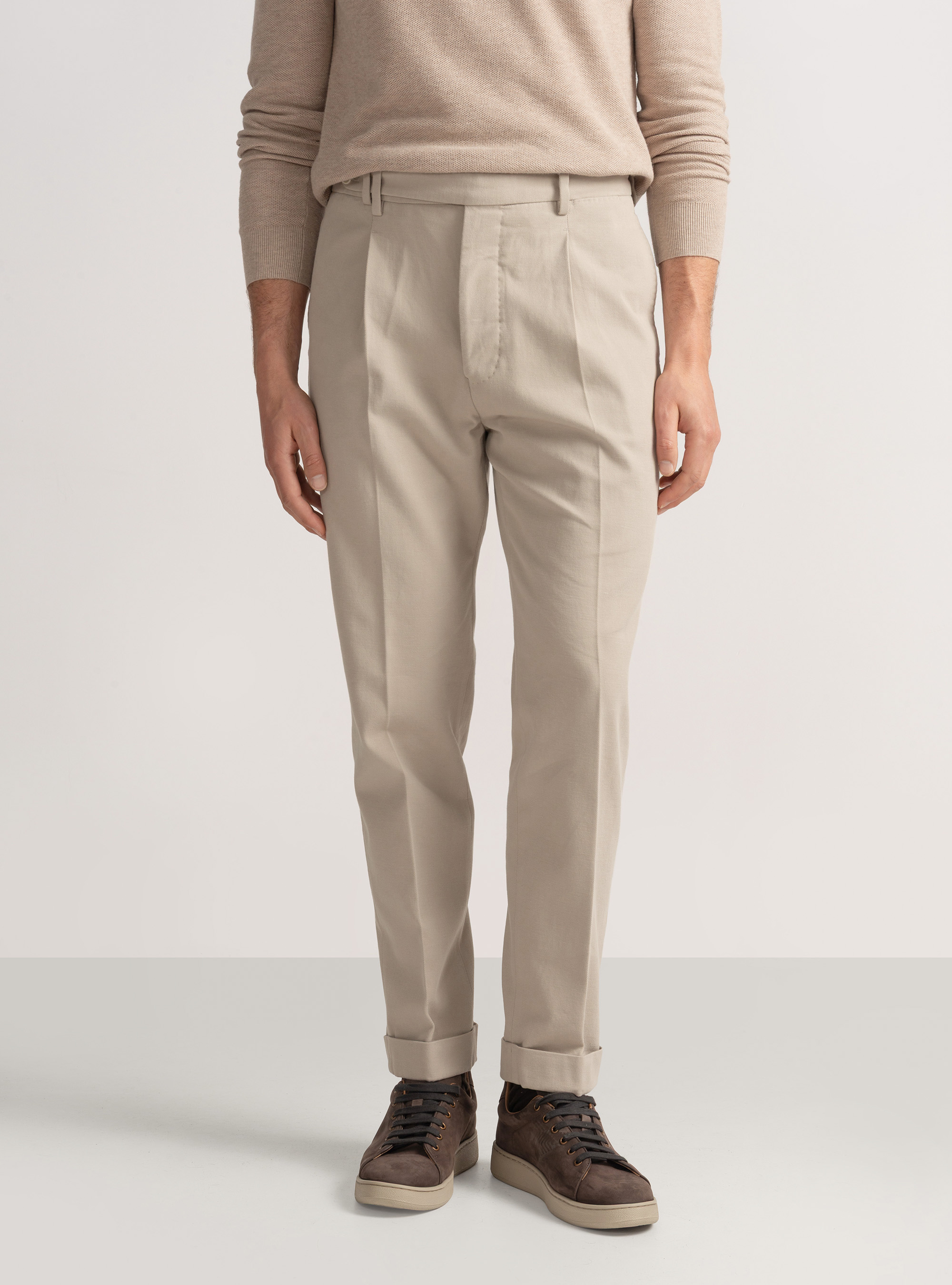 Pantal&oacute;n de pinzas de sarga de algod&oacute;n y cachemira, CRUDO