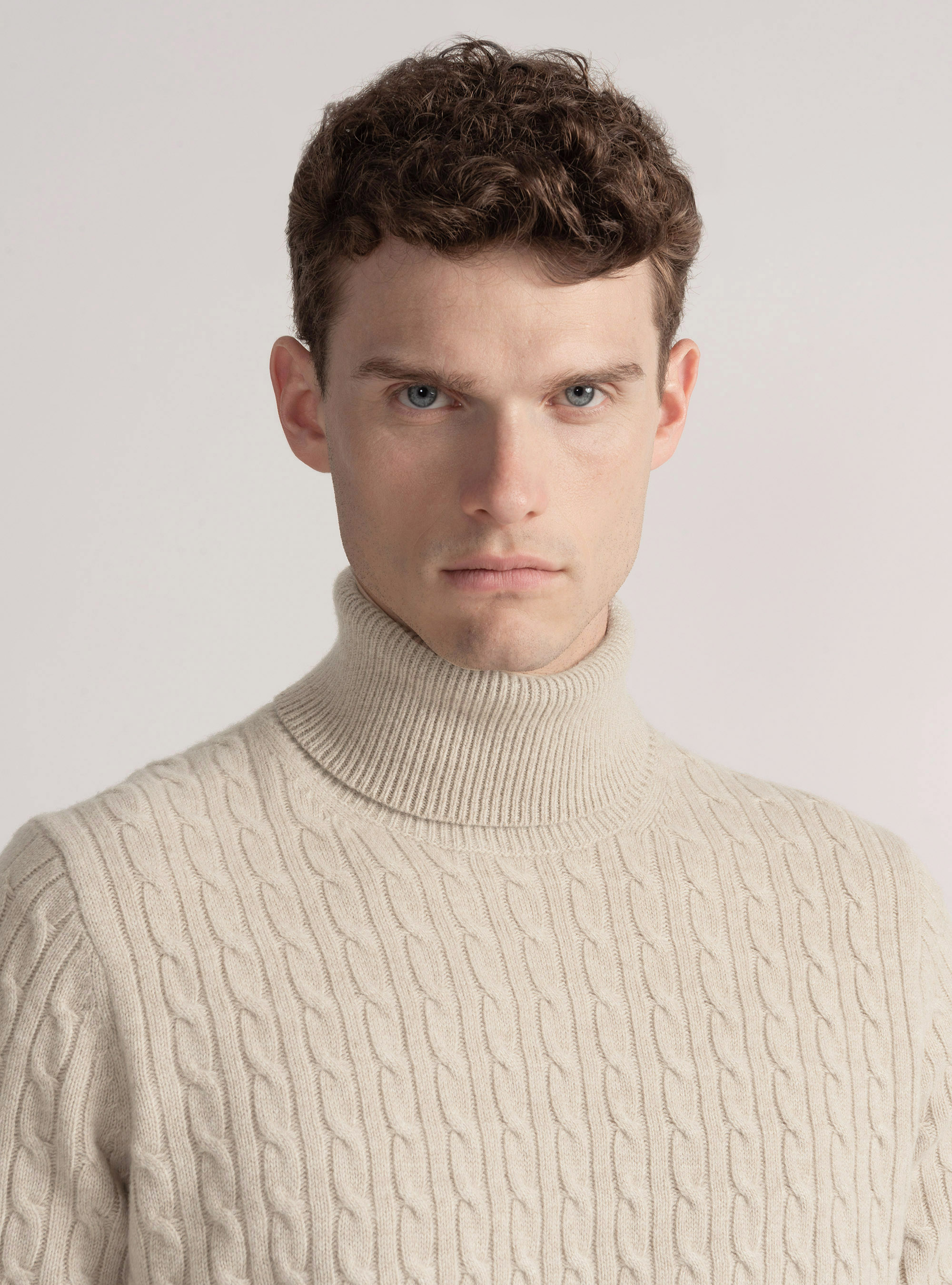 Hochgeschlossener Pullover mit Kaschmirwollborte, ECRU 0560C