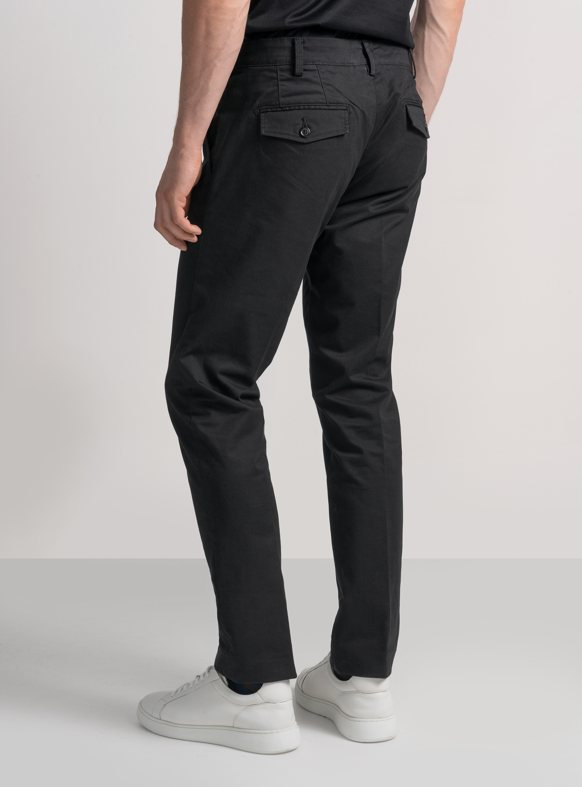 Pantal&oacute;n chino slim fit de sarga el&aacute;stica, NEGRO