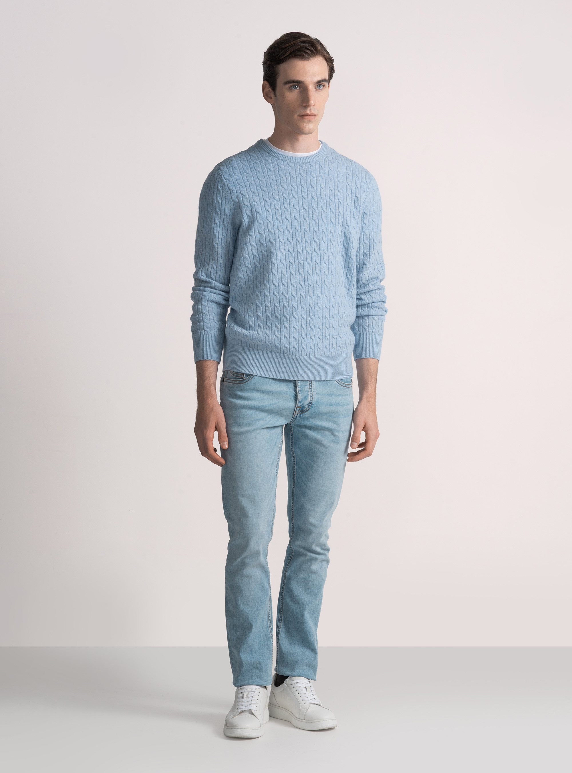 Maglia girocollo con treccia in lana e cashmere, AZZURRO POLVERE 0283C