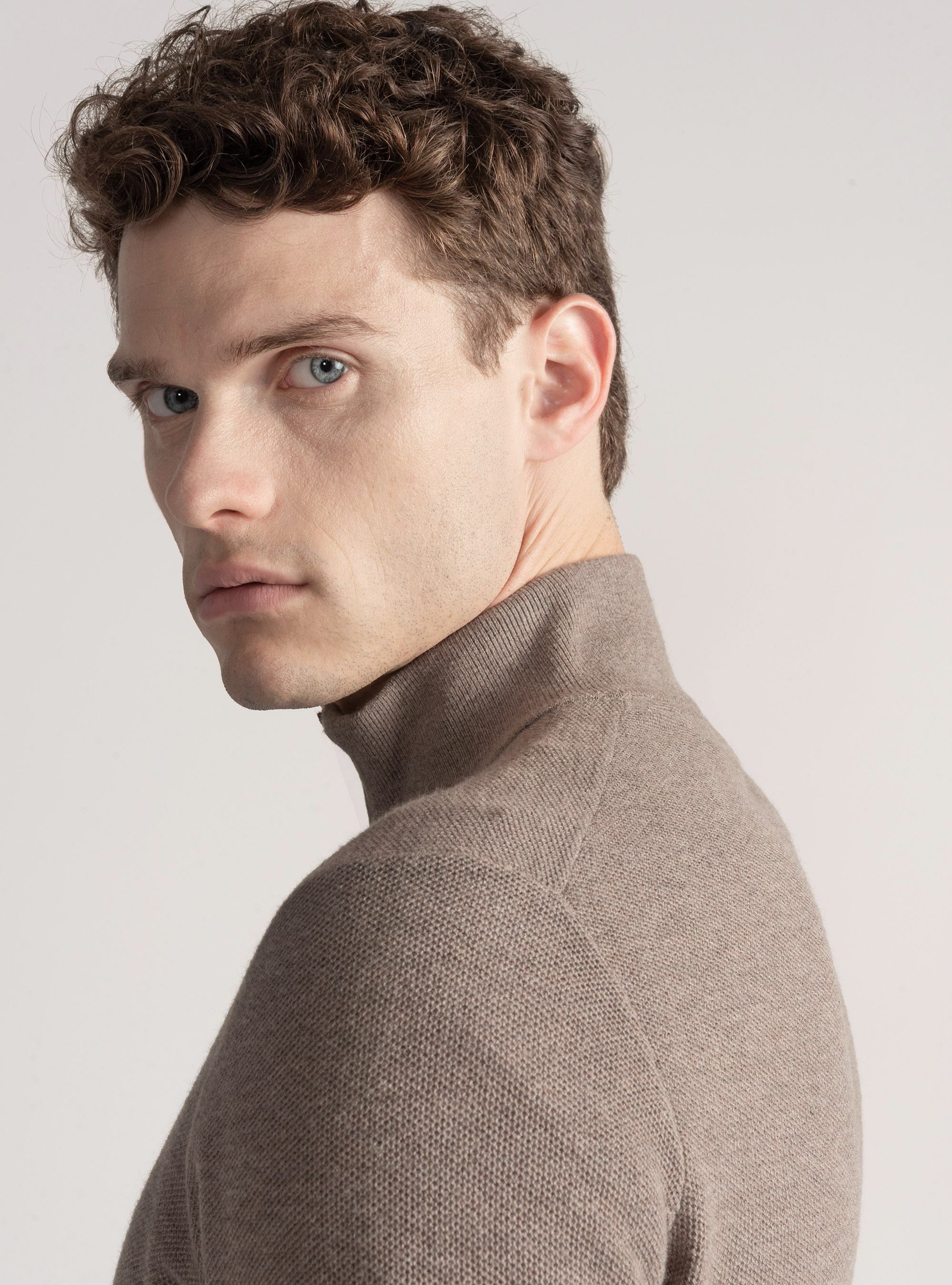 Cotton cashmere honeycomb mock neck sweater, MUD