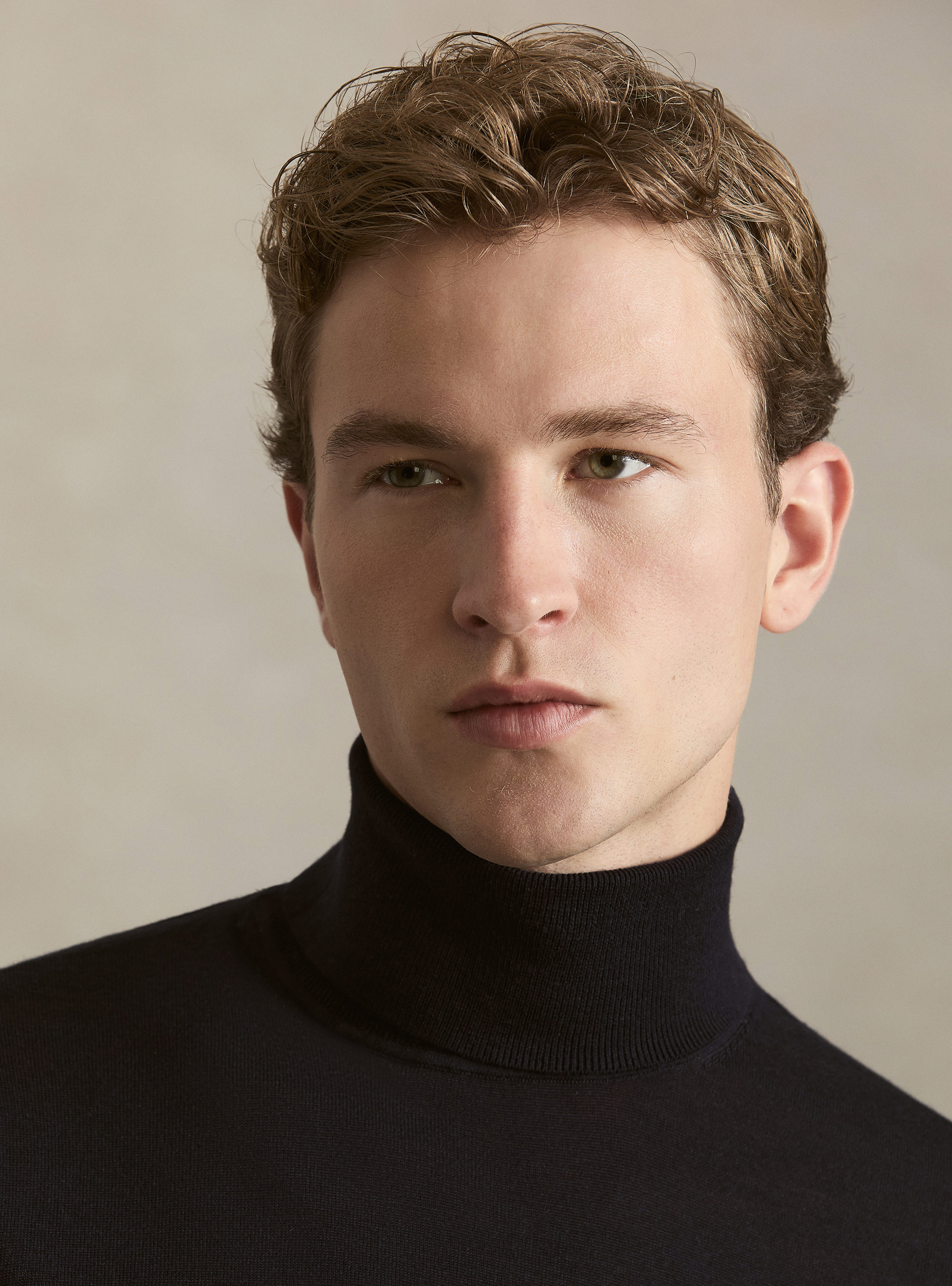 Rollkragenpullover aus reiner extrafeiner Merinowolle, NAVY 0218C