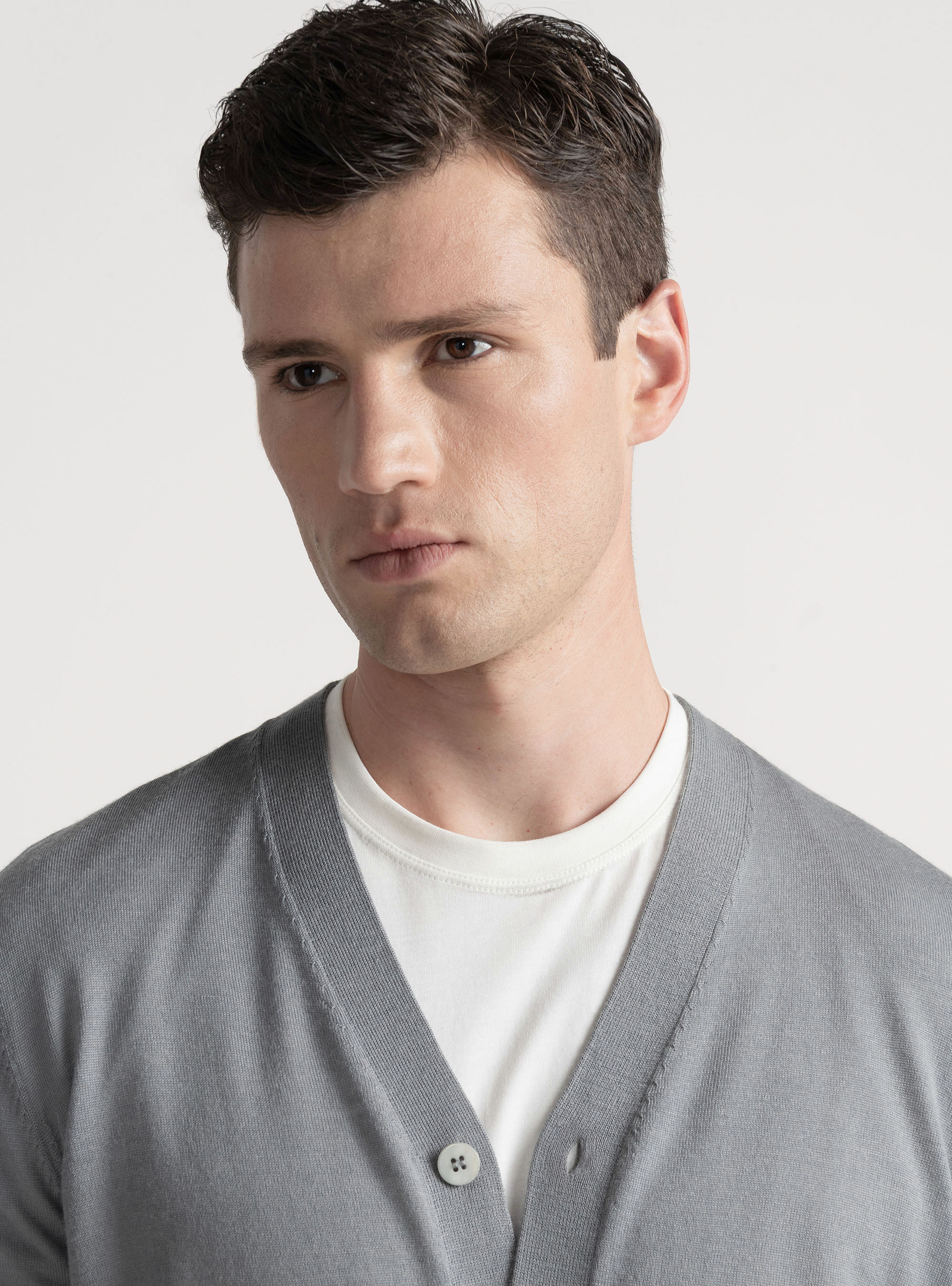 Cardigan in maglia con bottoni in lana merino extrafine, GRIGIO CHIARO