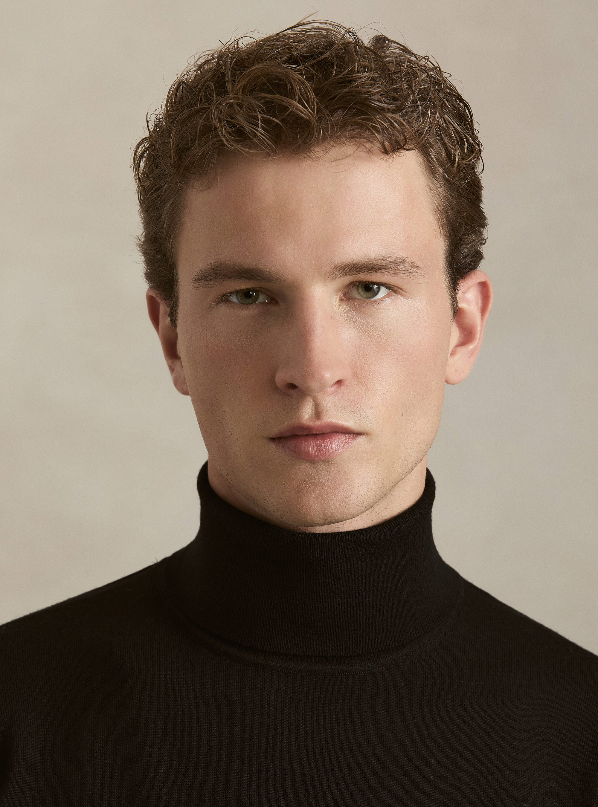 Rollkragenpullover aus reiner extrafeiner Merinowolle, NERO 0100C