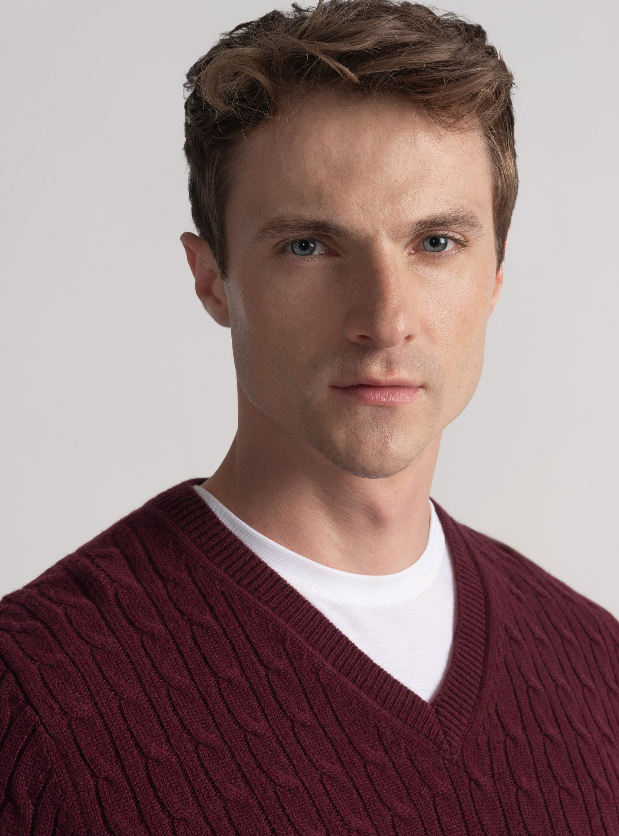 Merino wool V-neck sweater with braid, BORDEAUX