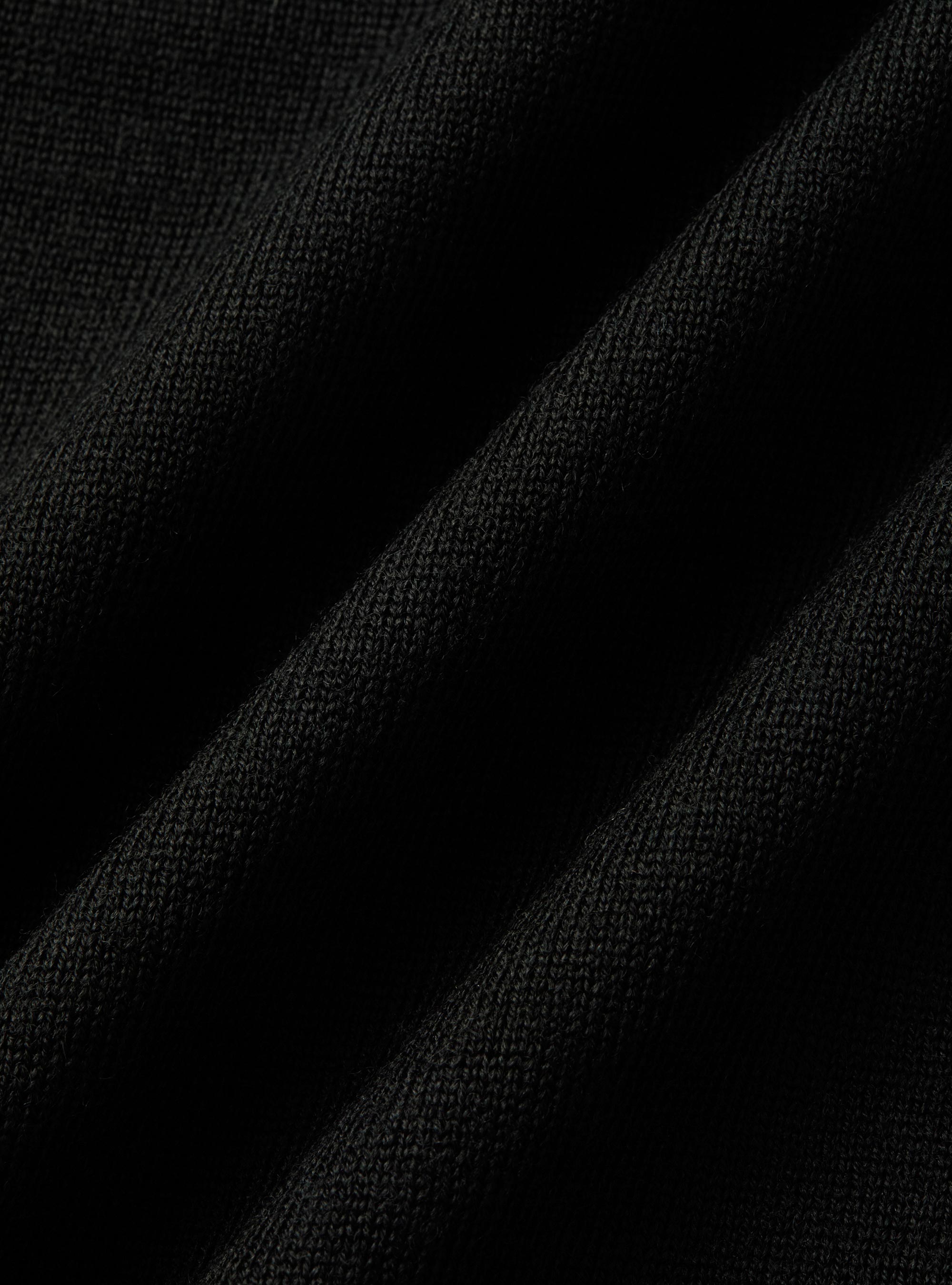 Rollkragenpullover aus reiner extrafeiner Merinowolle, NERO 0100C
