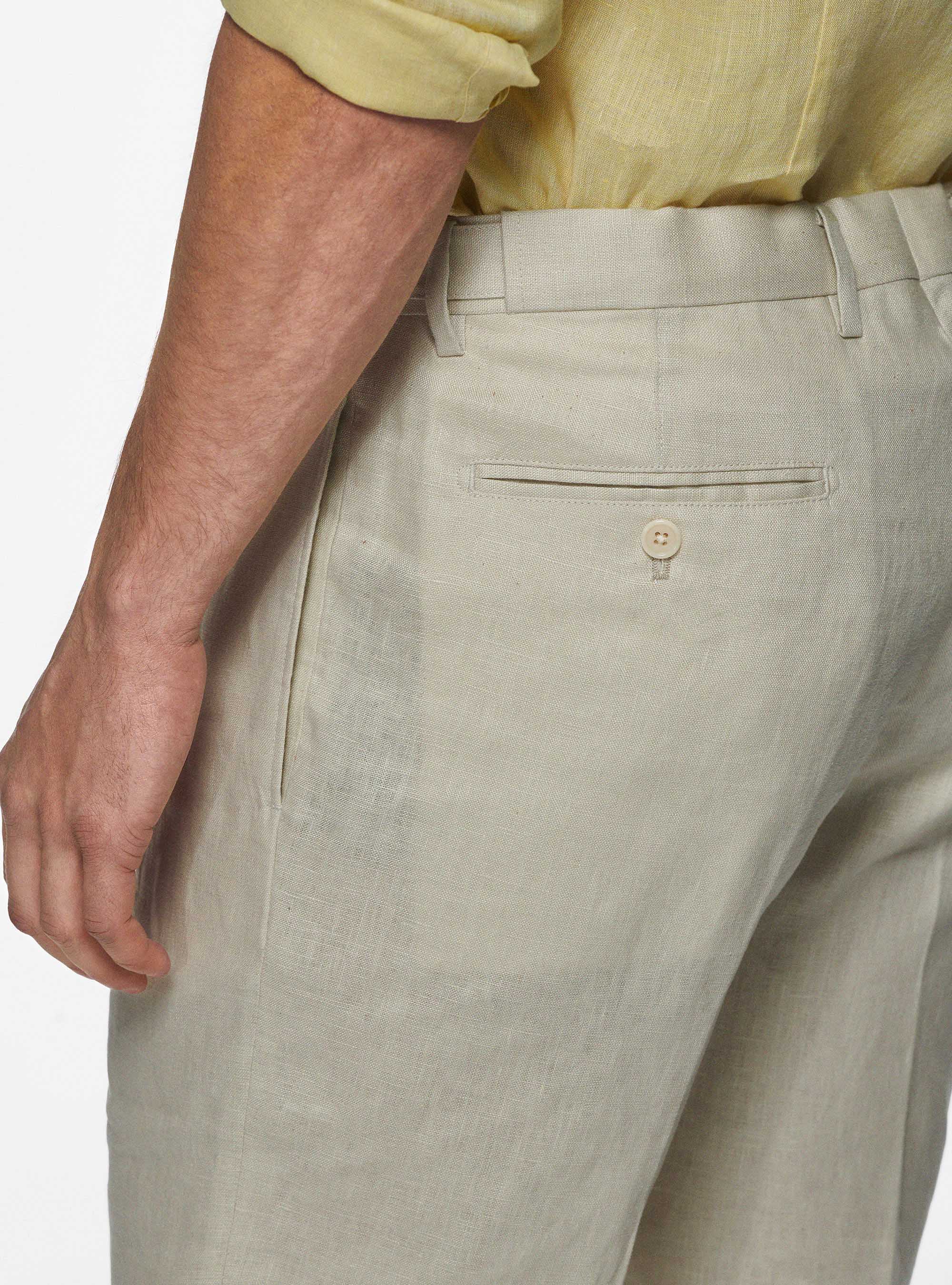Linen Bermuda shorts with pleats, ECRU