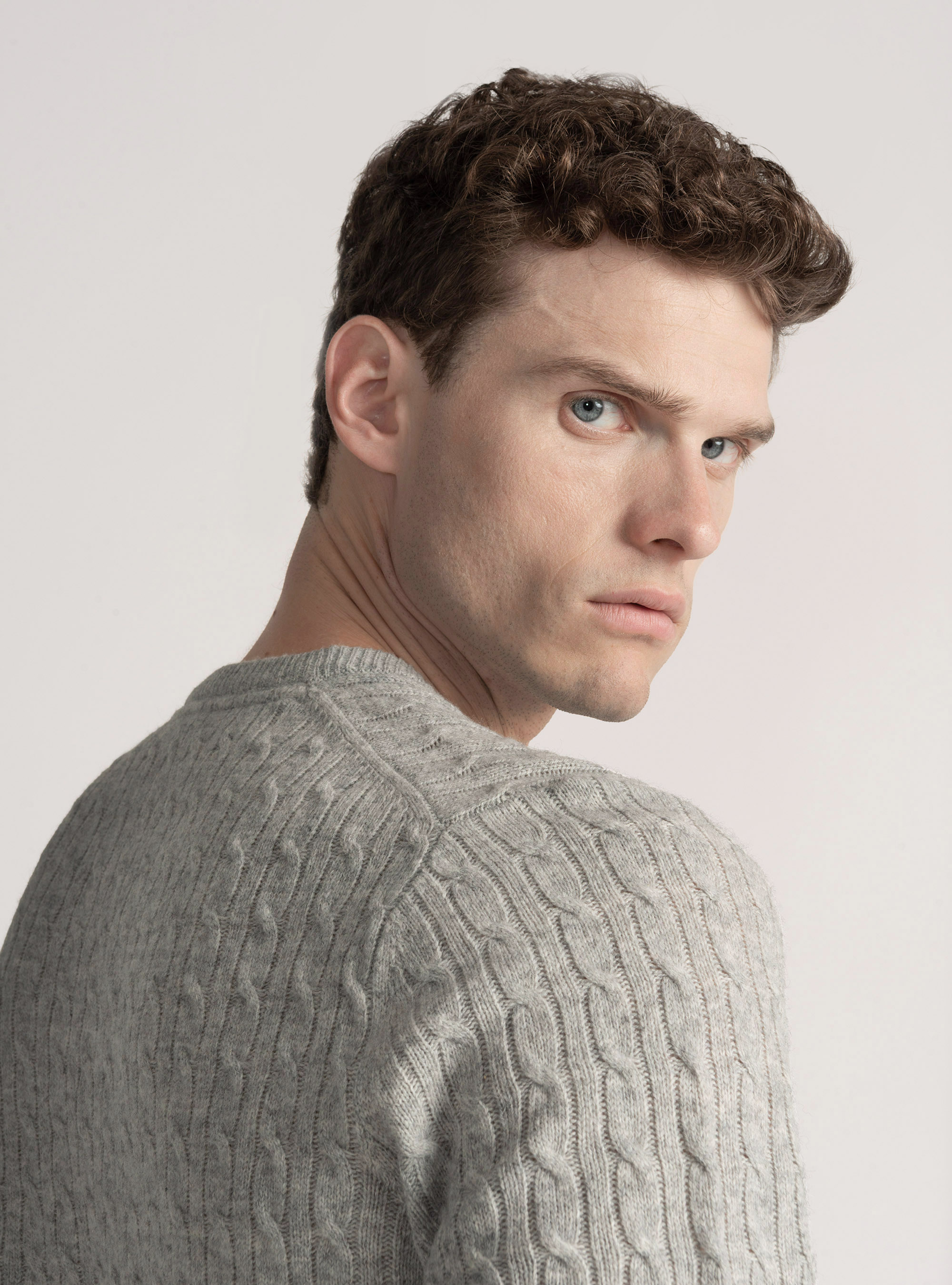 Maglia girocollo con treccia in lana e cashmere, GRIGIO CHIARO MELANGE