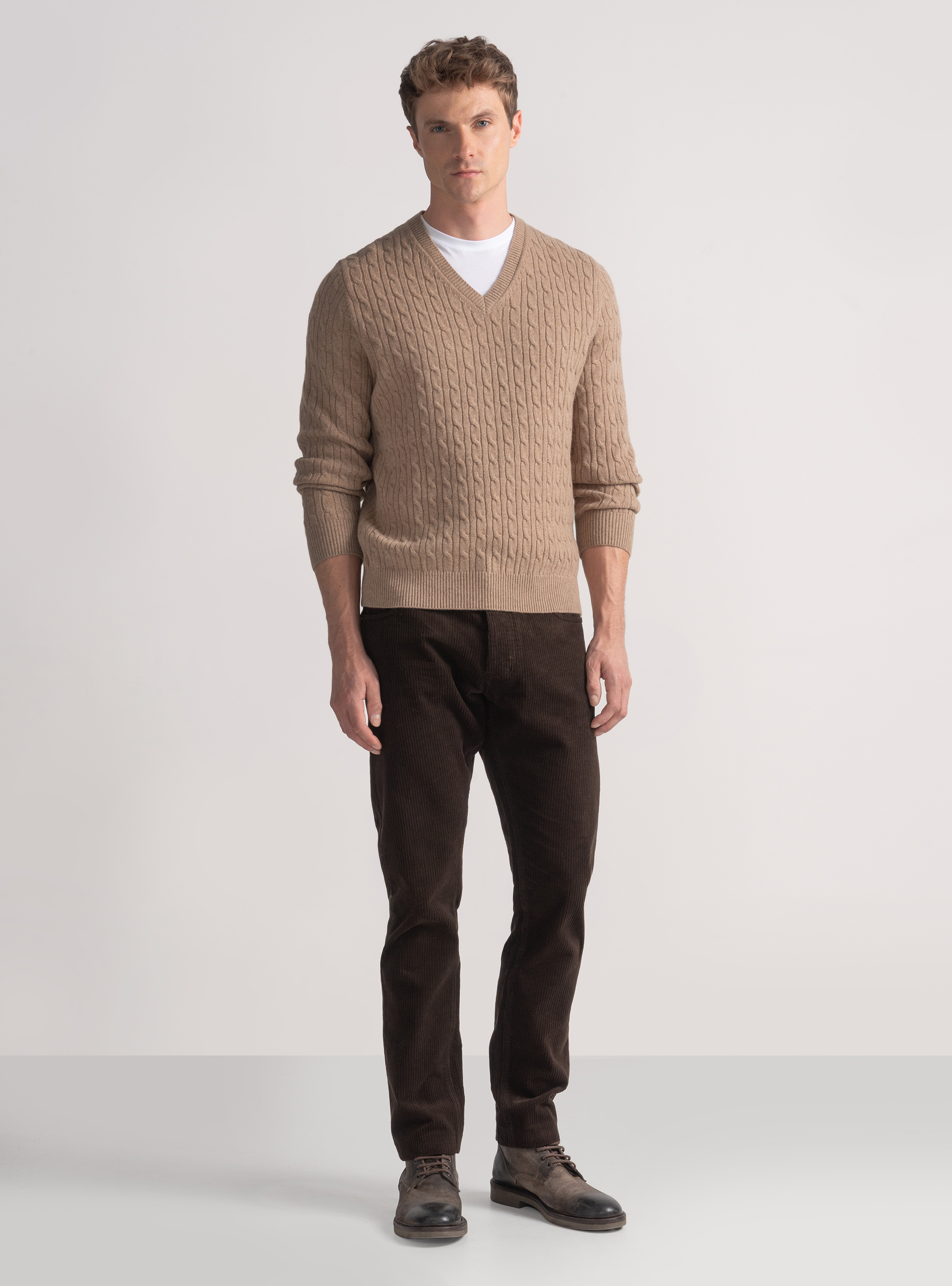 Merino wool V-neck sweater with braid, CAMMELLO 0570C