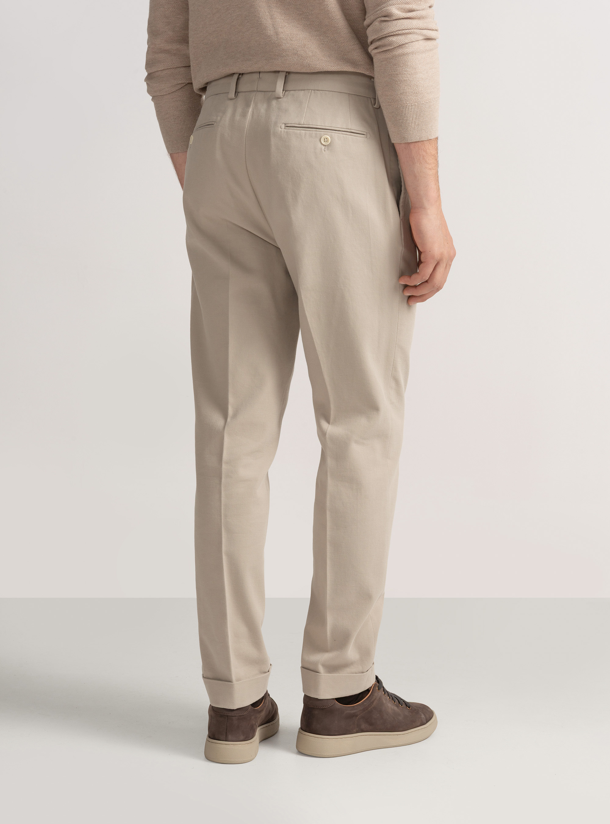 Pantalon &agrave; pinces en coton et cachemire, &Atilde; CRU