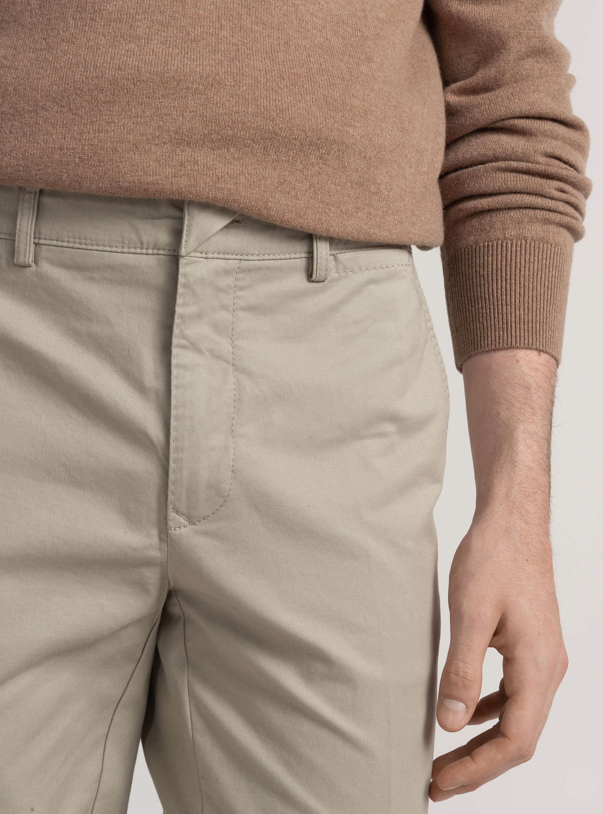 Pantal&oacute;n chino slim fit de sarga el&aacute;stica, CRUDO